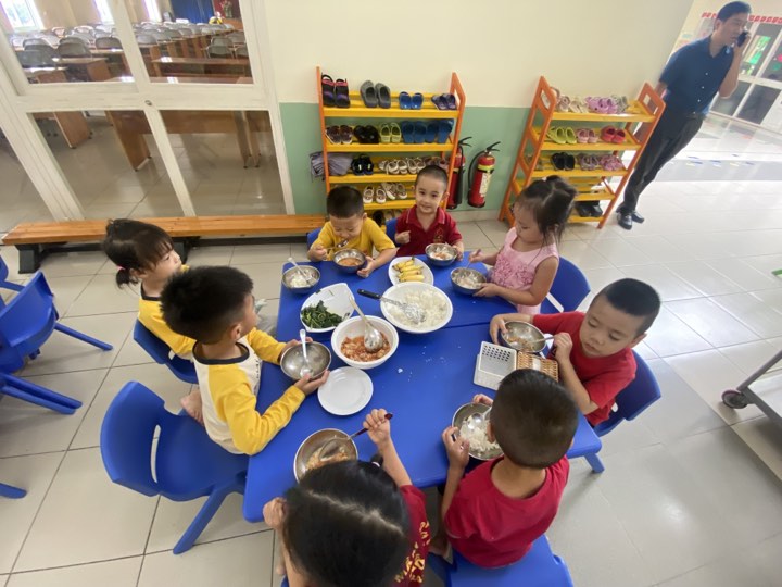 Tiền ăn s&aacute;ng, b&aacute;n tr&uacute; của học sinh cũng phải đ&oacute;ng thuế, Sở GD-ĐT TP HCM gửi kiến nghị - Ảnh 1.