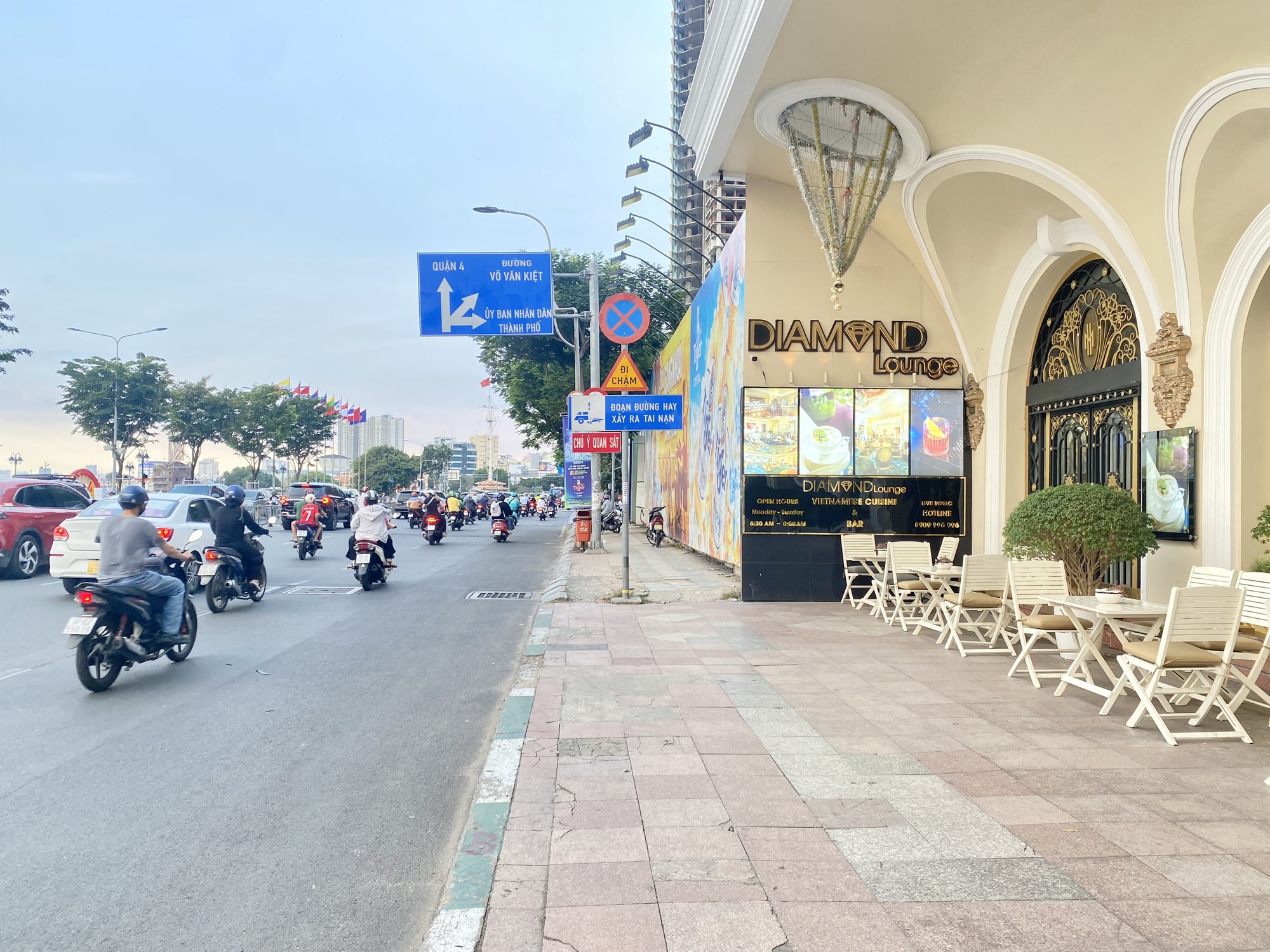 Nhiều hàng quán tại trung tâm TP HCM nói "không tăng giá dịp bắn pháo hoa"- Ảnh 5.