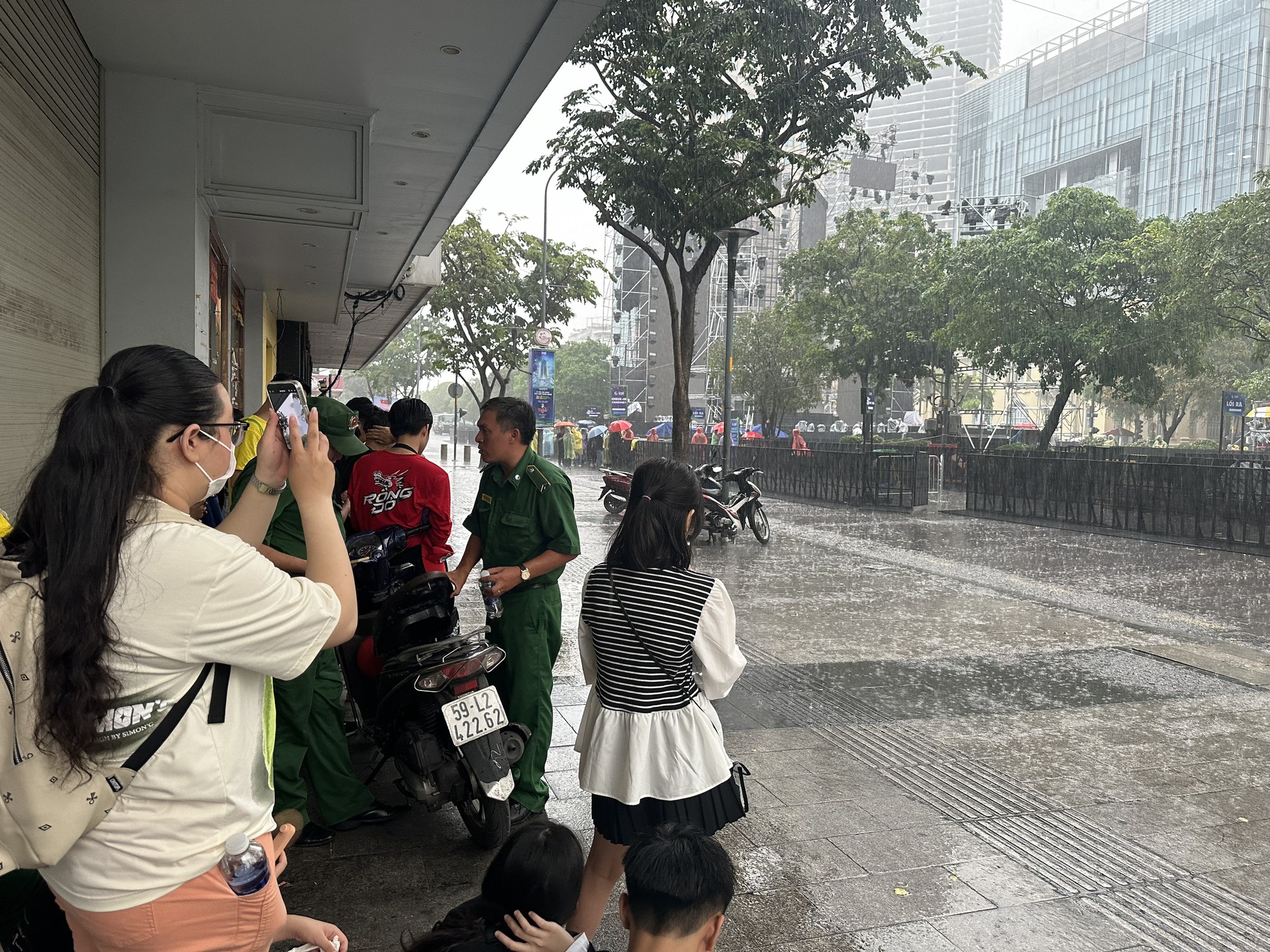 TP HCM mưa trắng trời chiều cuối năm, đ&ecirc;m giao thừa liệu c&oacute; mưa?- Ảnh 3.