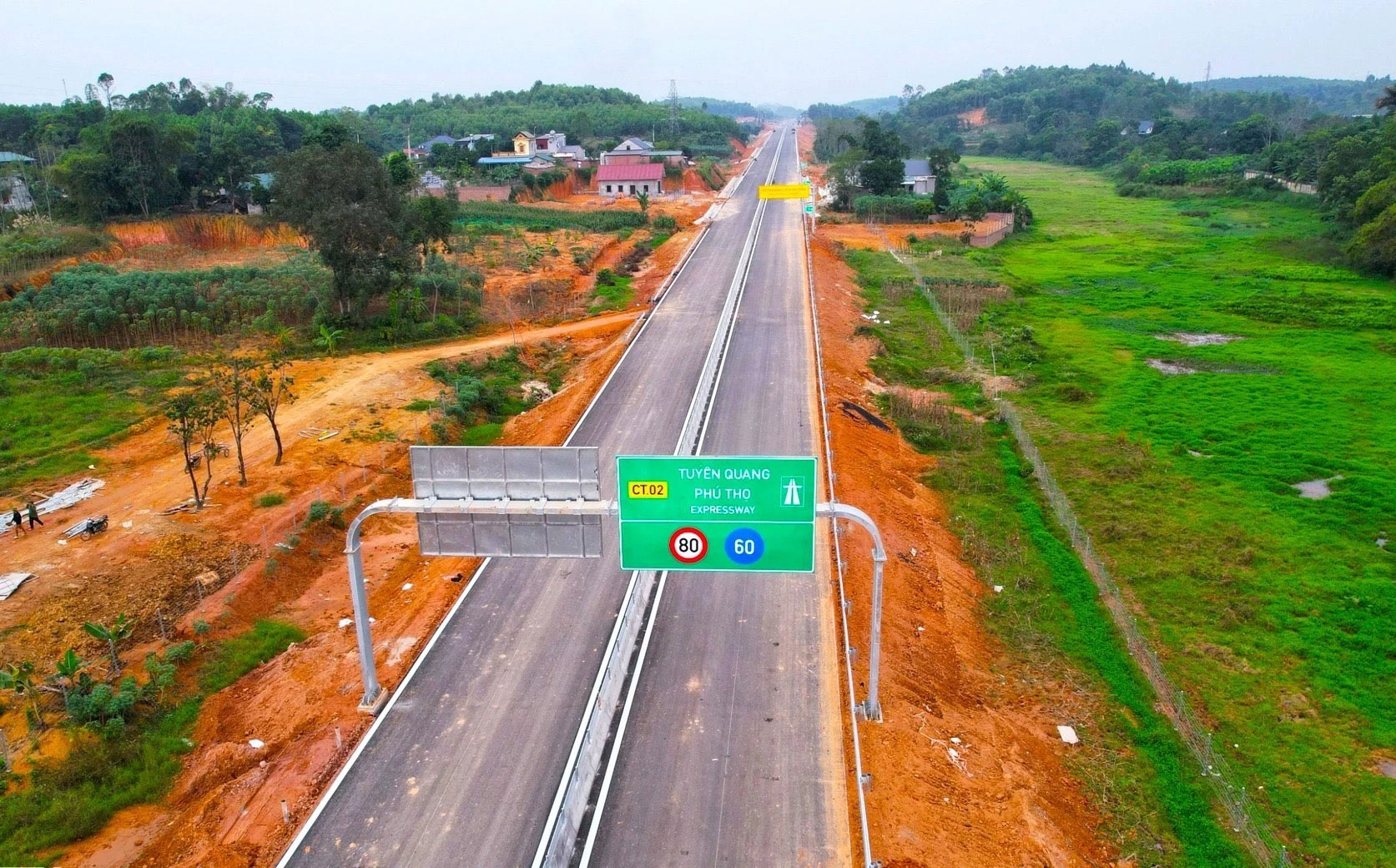 Tuyến đường cao tốc Tuyên Quang - Phú Thọ giúp thời gian di chuyển từ TP Tuyên Quang đến Hà Nội giảm chỉ còn hơn 1 giờ Ảnh: VĂN DUẨN