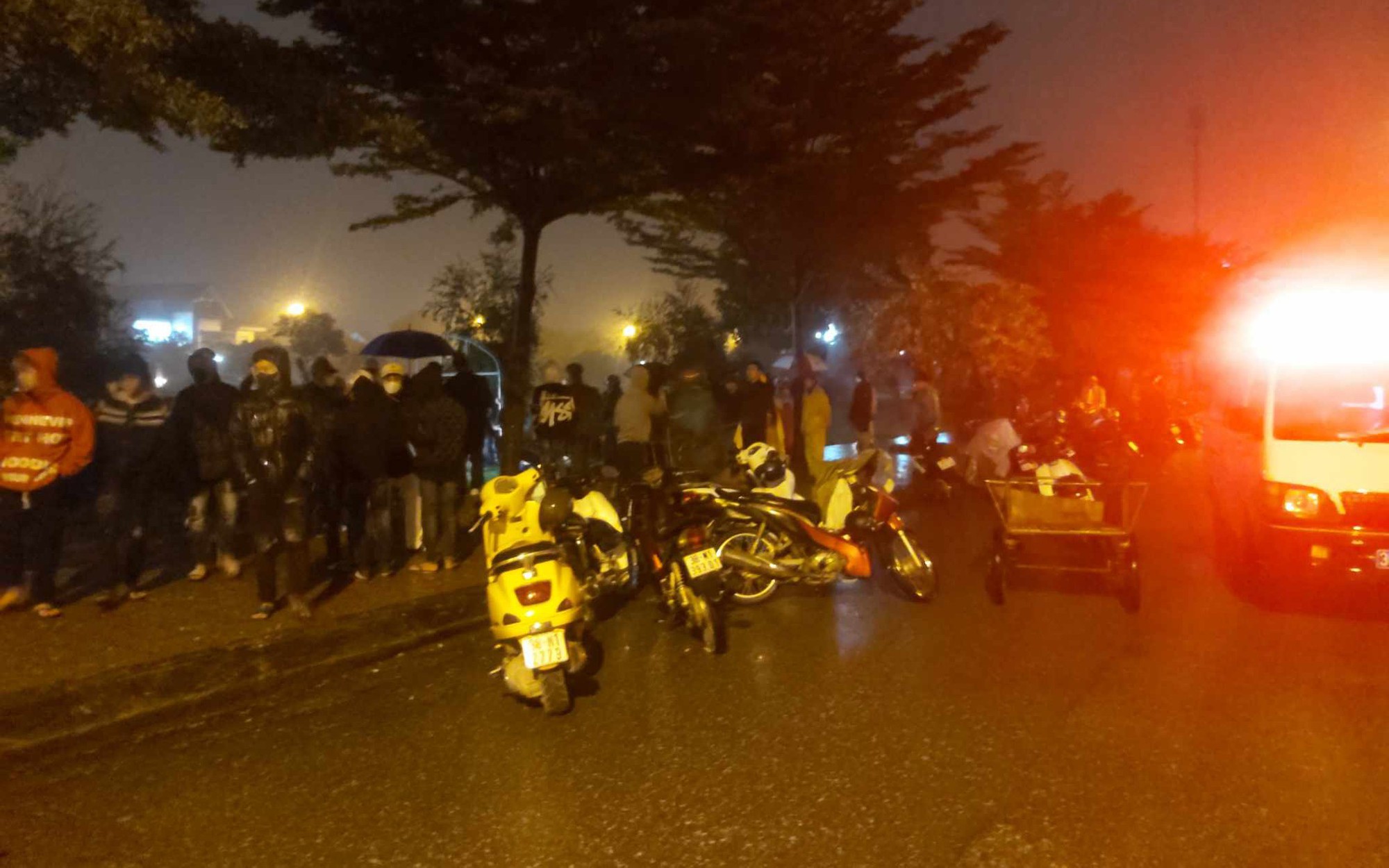 Triệu tập nhóm học sinh liên quan đến cái chết của nam sinh lớp 12