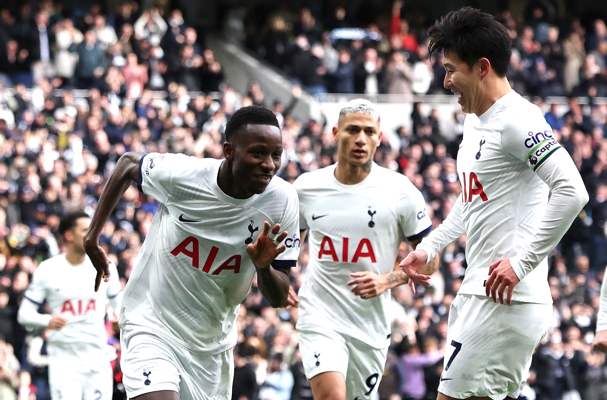 Thua liền 2 trận derby, Arsenal ch&ocirc;n ch&acirc;n ở vị tr&iacute; thứ 4- Ảnh 6.