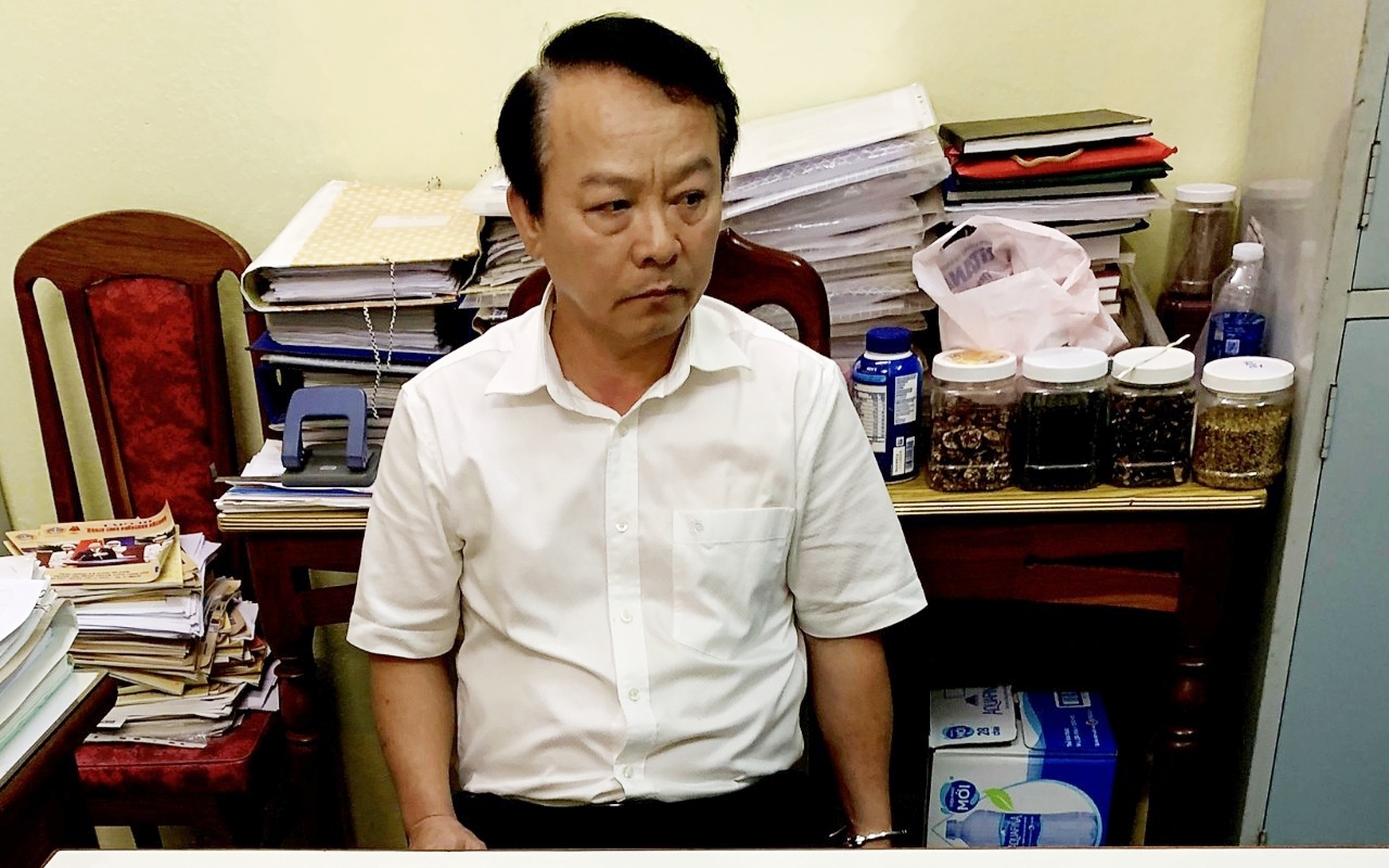 Thẩm ph&aacute;n, đương sự n&oacute;i g&igrave; khi đưa, nhận hối lộ 500 triệu đồng?