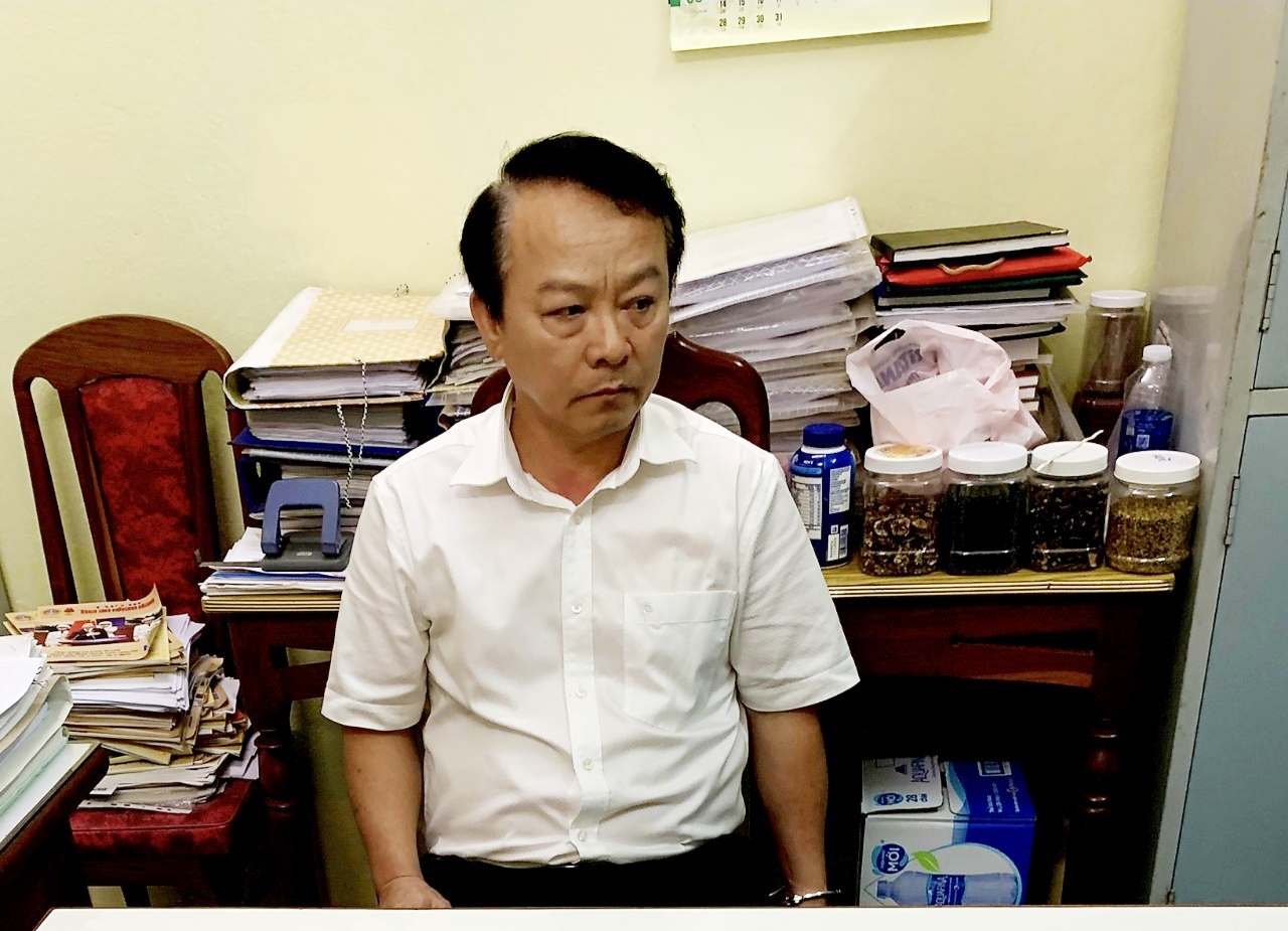 Bất ngờ với lời khai của thẩm ph&aacute;n về 1,5 tỉ đồng hối lộ- Ảnh 1.