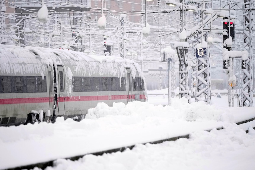 B&atilde;o tuyết kỷ lục g&acirc;y hỗn loạn nhiều nơi, Siberia lạnh &acirc;m 50 độ C- Ảnh 4.