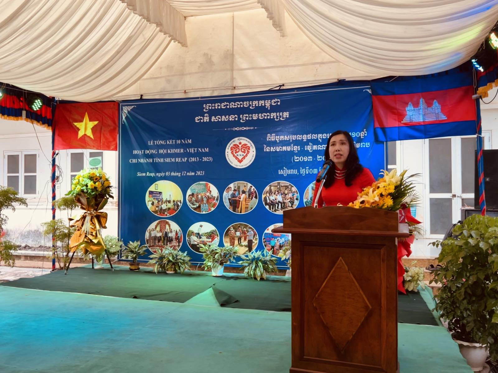 Thứ trưởng Ngoại giao Lê Thị Thu Hằng thăm lớp học trên Biển Hồ- Ảnh 2.