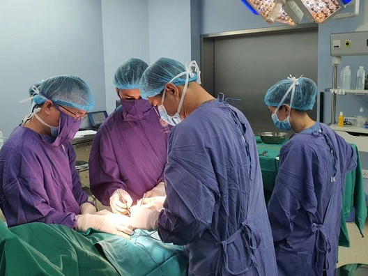 "Cậu nhỏ" to bất thường do tai nạn trong khi quan hệ- Ảnh 1.