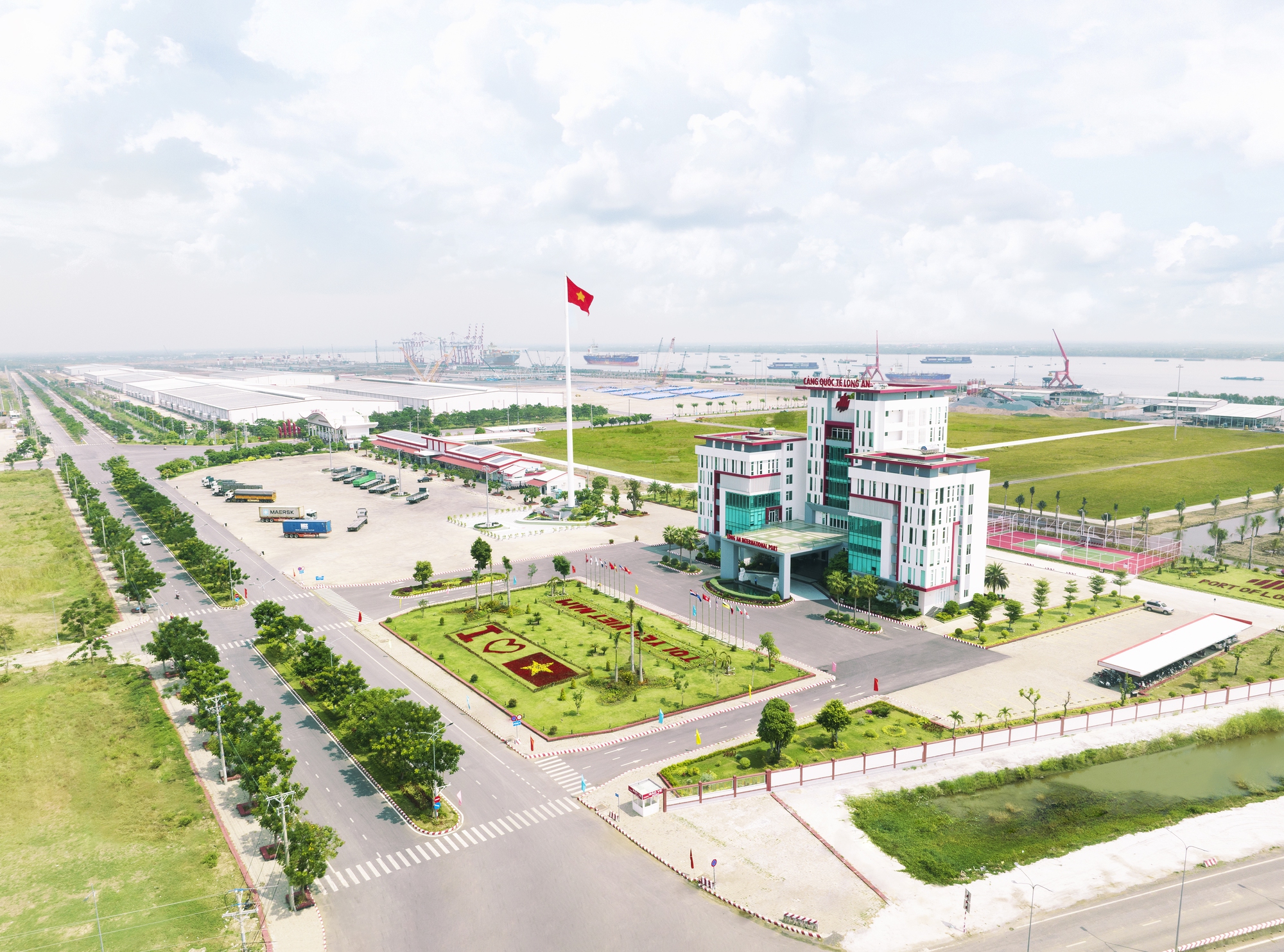 Cảng quốc tế Long An nhận bằng khen trong việc phát triển dịch vụ logistics Việt Nam 2023- Ảnh 8.