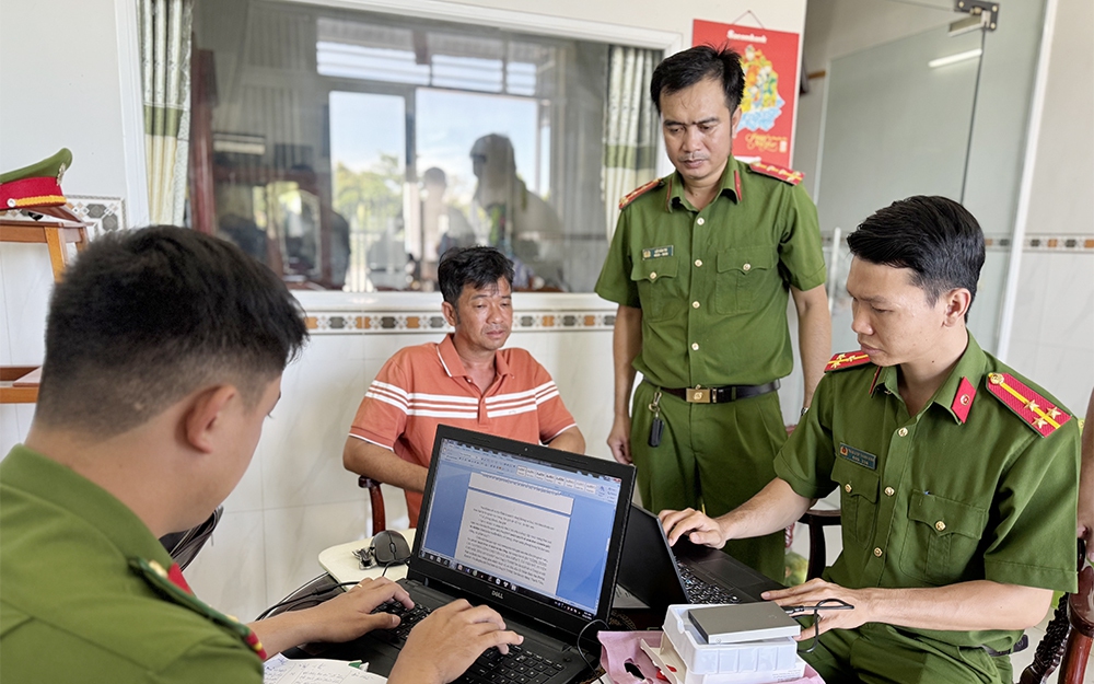 NÓNG: Bắt nhiều cán bộ ở An Giang