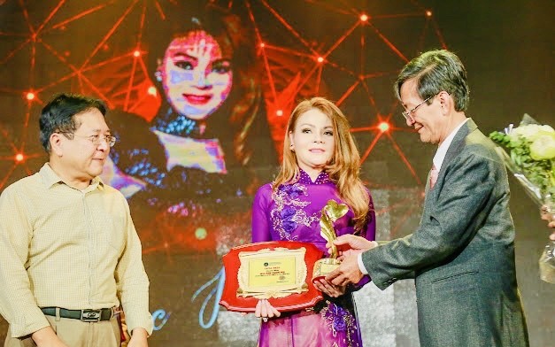 Hoa hậu Thanh Mai được vinh danh “Doanh nhân vì cộng đồng 2023"