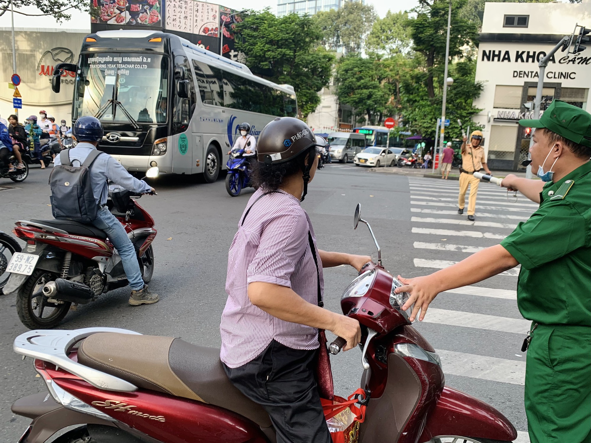 Nhiều tuyến đường trung t&acirc;m TP HCM &ugrave;n tắc- Ảnh 3.