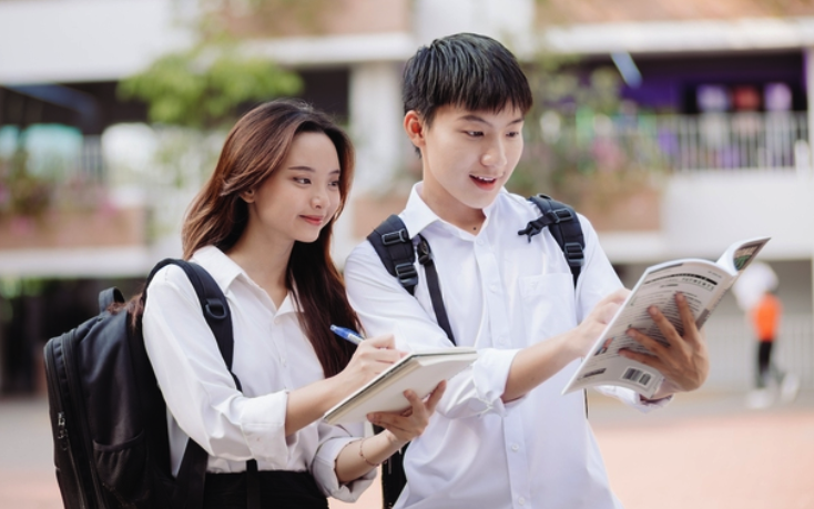 Tặng học bổng toàn phần cho học sinh top đầu các trường THPT