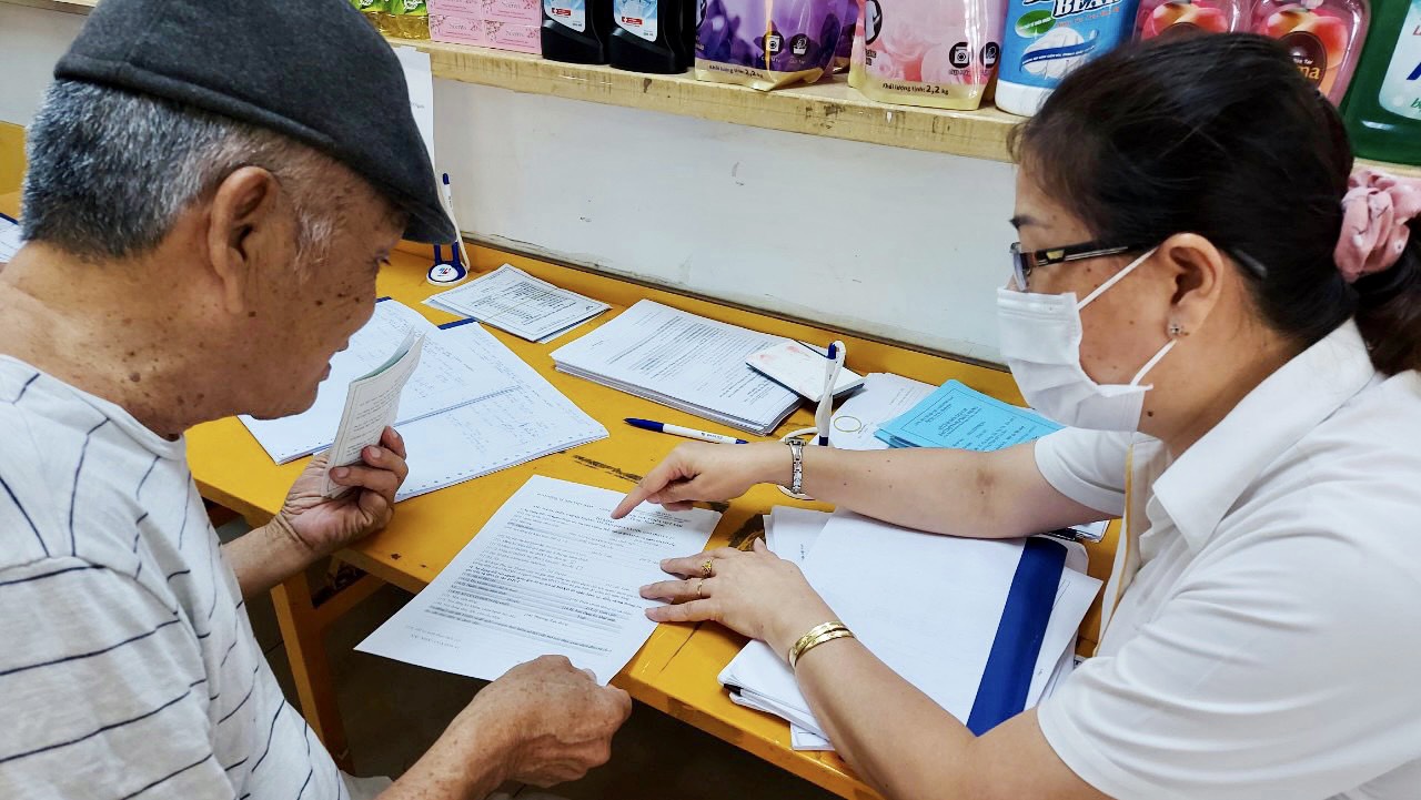 Năm 2024, trường hợp nào ở TP HCM được cấp thẻ BHYT miễn phí?- Ảnh 2.