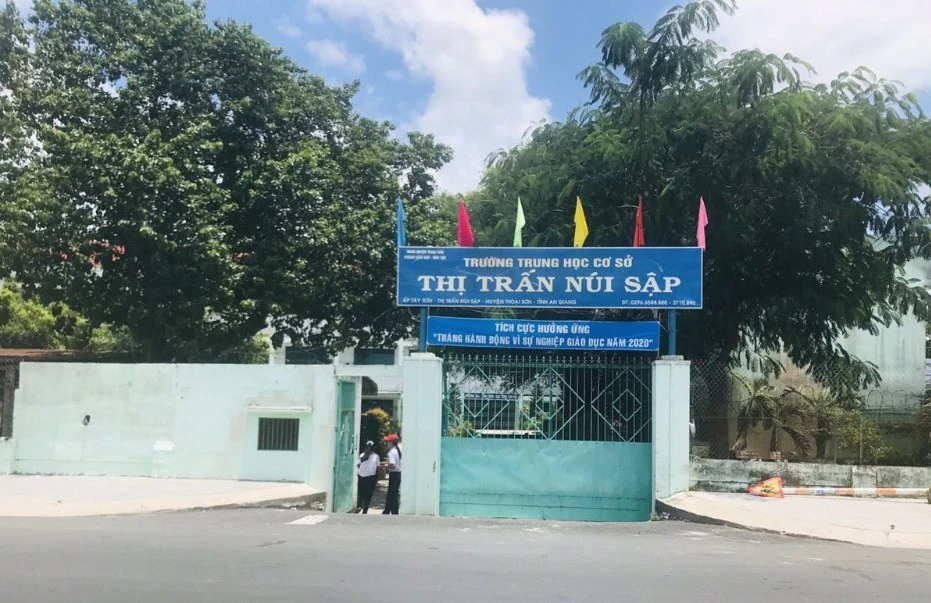Ăn kẹo do bạn c&ugrave;ng lớp b&aacute;n, 15 học sinh bị ngộ độc- Ảnh 1.