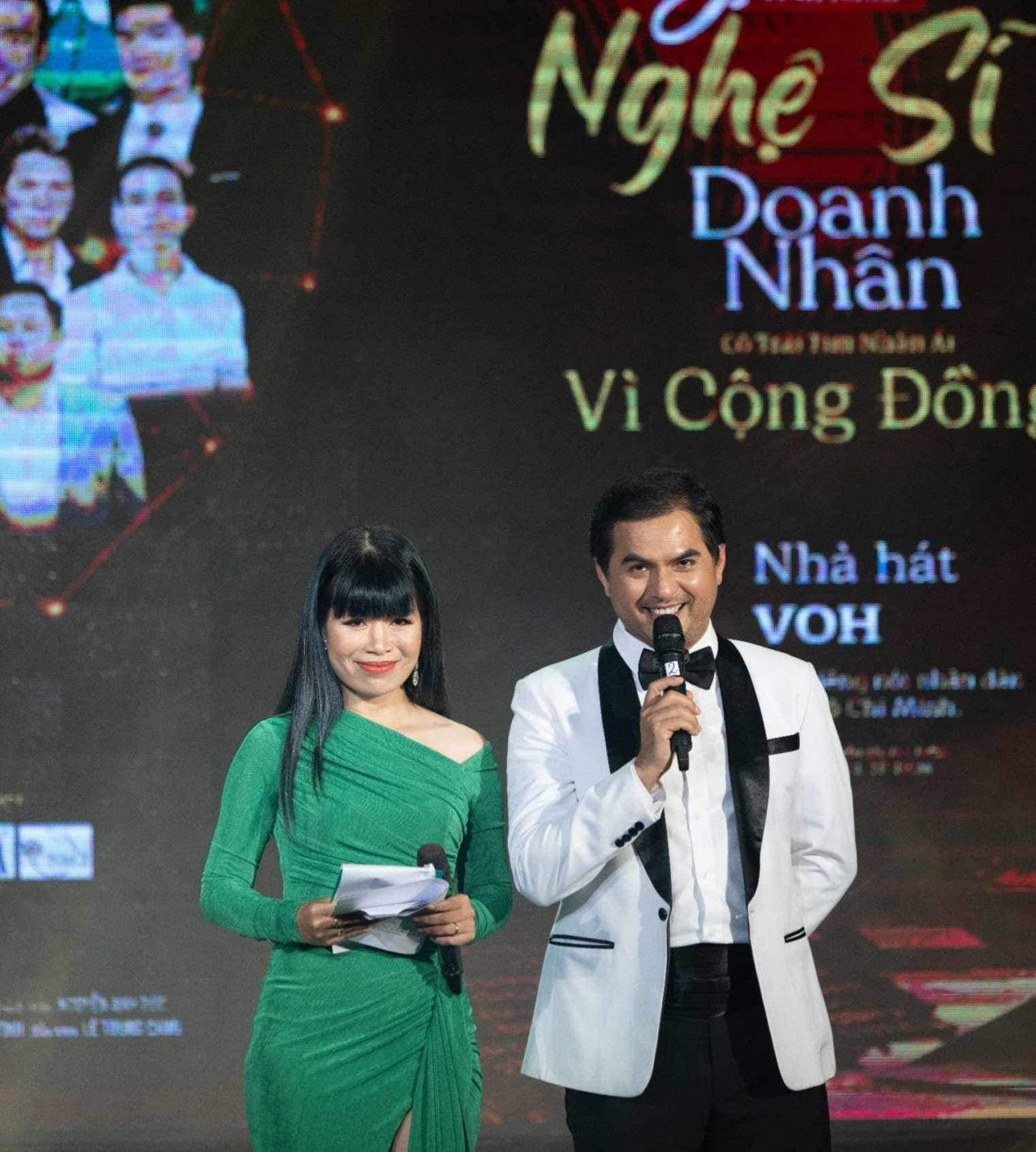 MC, diễn vi&ecirc;n Đức Tiến x&uacute;c động nhận giải thưởng "Nghệ sĩ v&igrave; cộng đồng 2023"- Ảnh 4.