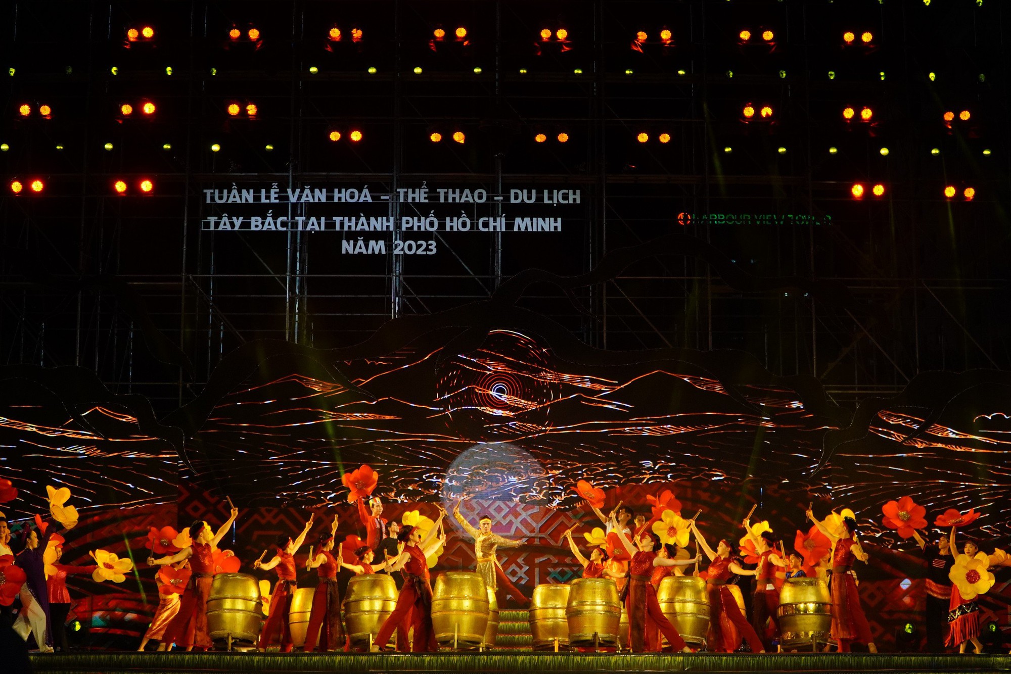 Sắc m&agrave;u T&acirc;y Bắc ở TP HCM

- Ảnh 5.