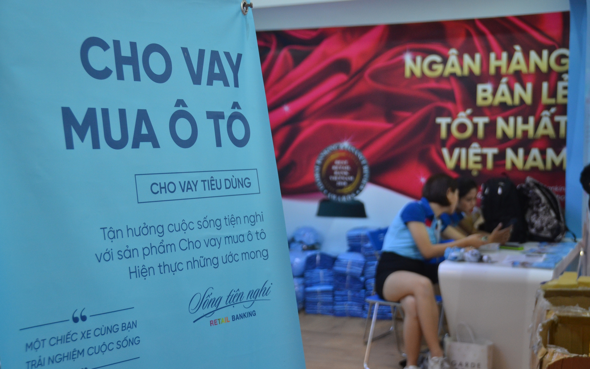 Chật vật thu hồi nợ vay tiêu dùng