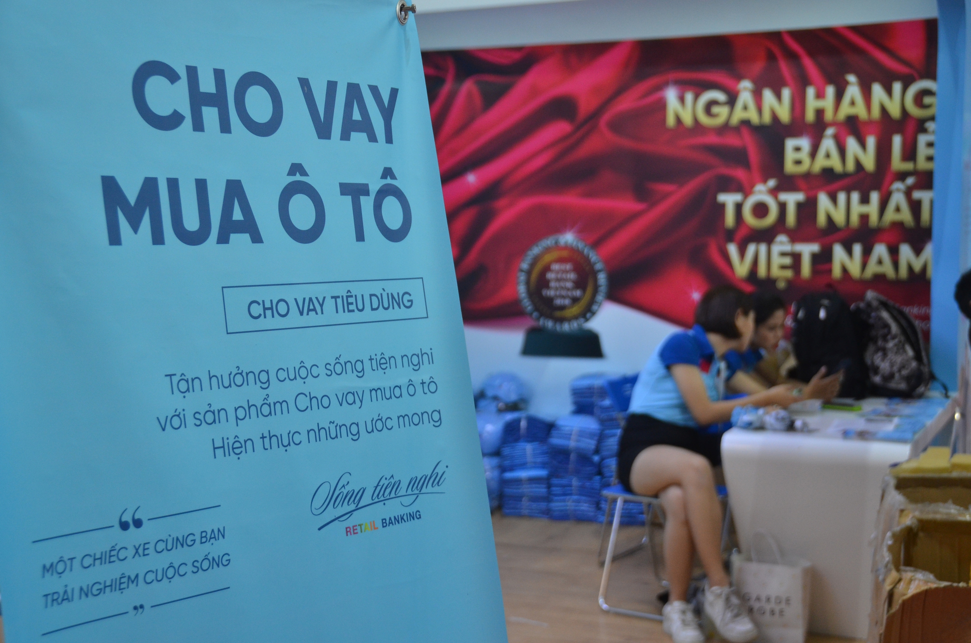 Chật vật thu hồi nợ vay ti&ecirc;u d&ugrave;ng- Ảnh 1.