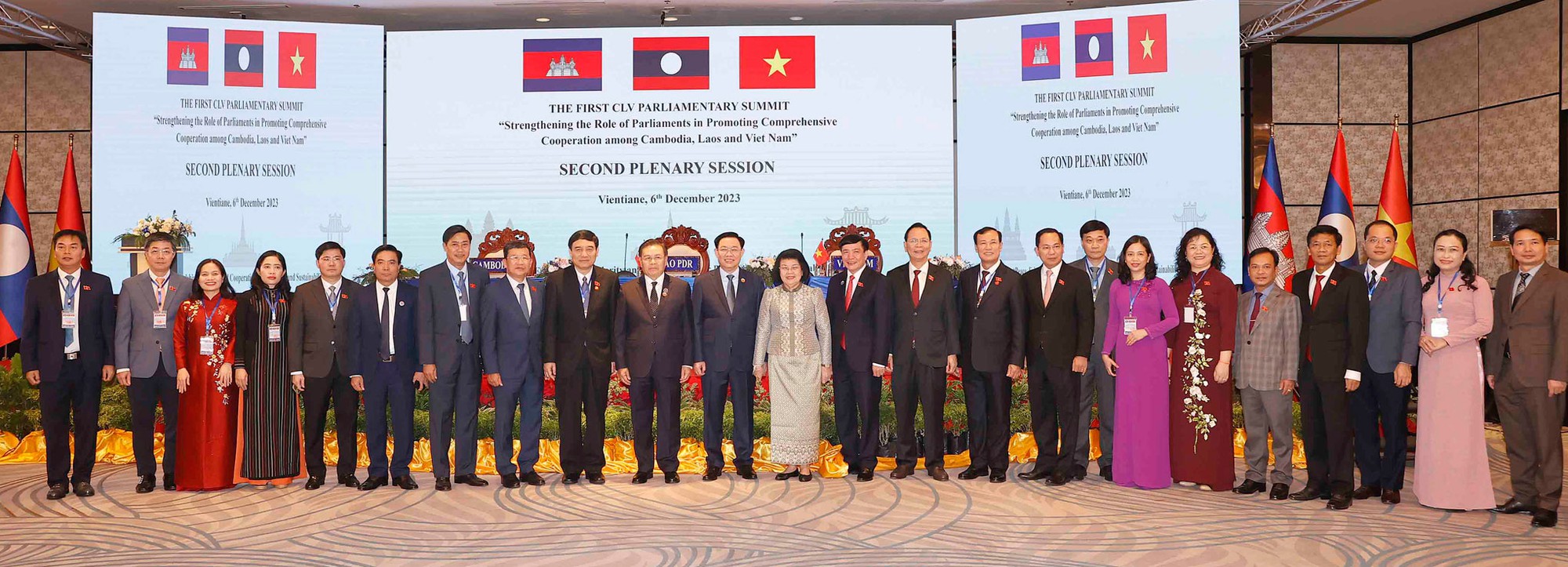 Chủ tịch Quốc hội Vương Đ&igrave;nh Huệ, Chủ tịch Quốc hội L&agrave;o Saysomphone Phomvihane v&agrave; Chủ tịch Quốc hội Campuchia Samdech Khuon Sudary c&ugrave;ng c&aacute;c đại biểu dự phi&ecirc;n họp Ảnh: DO&Atilde;N TẤN