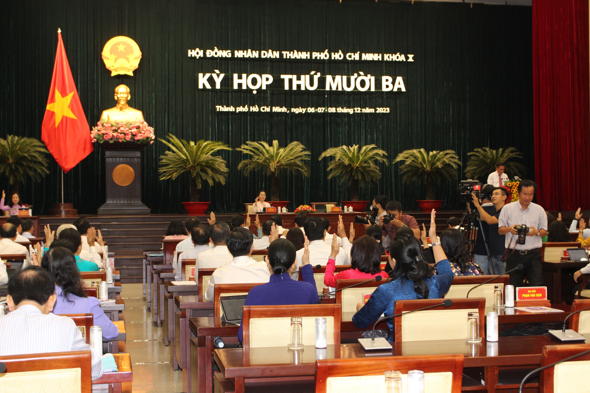 HĐND TP HCM khai mạc kỳ họp cuối năm- Ảnh 2.