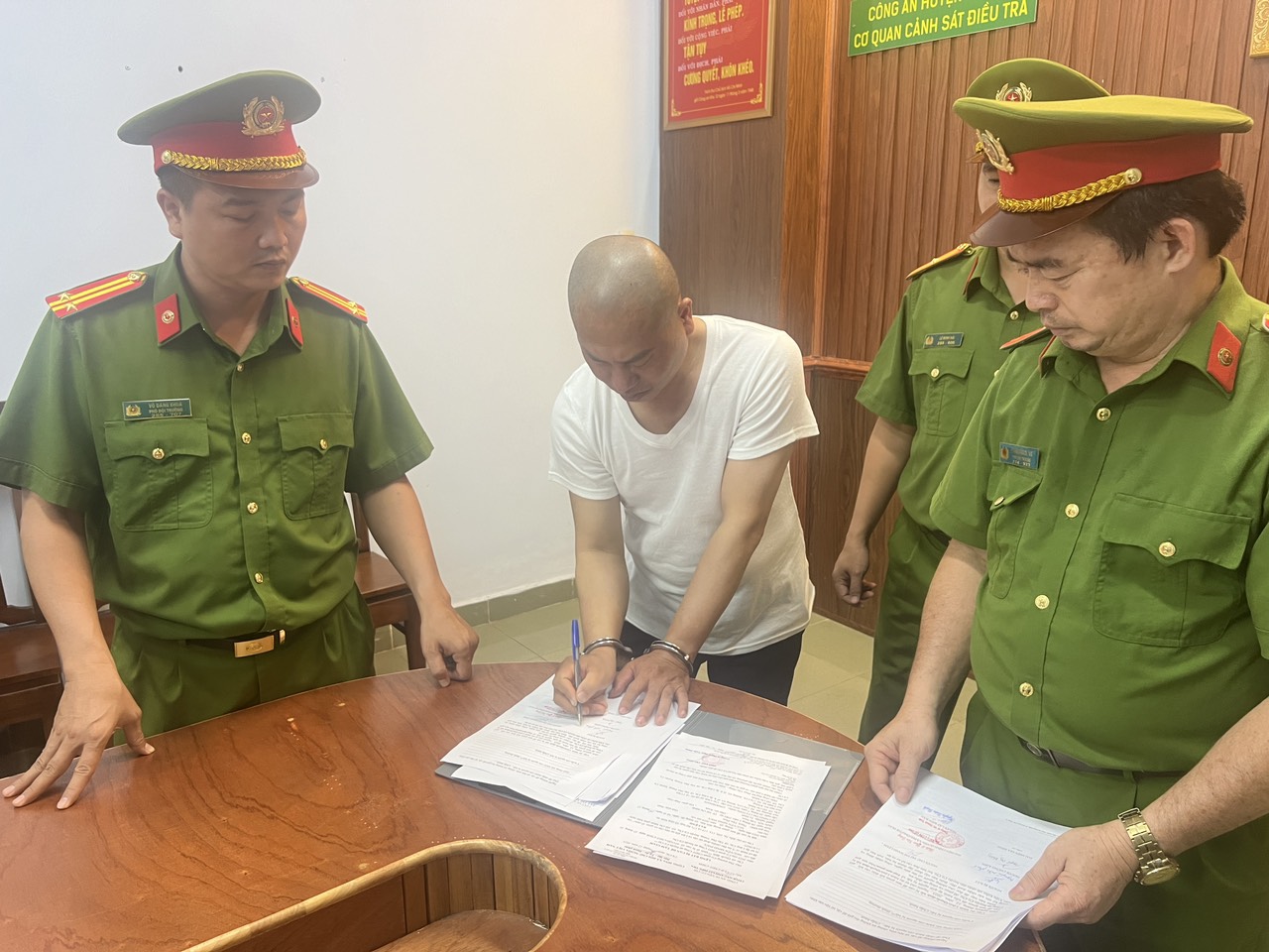 C&ocirc;ng an tạm giam "Th&iacute;ch T&acirc;m Ph&uacute;c"- Ảnh 2.