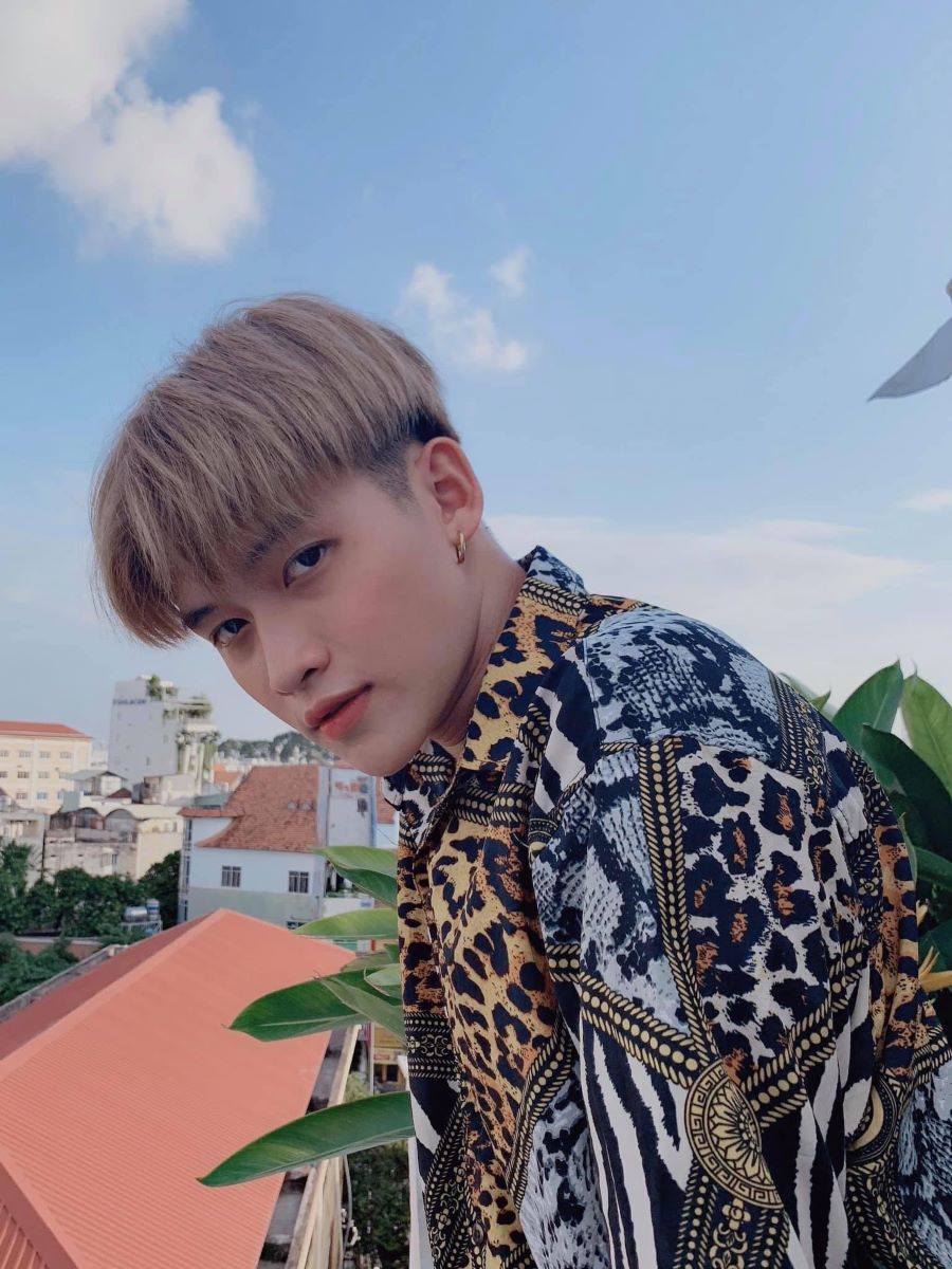 H.Kray - Ca khúc "Phấn hoa màu son"- Ảnh 1.