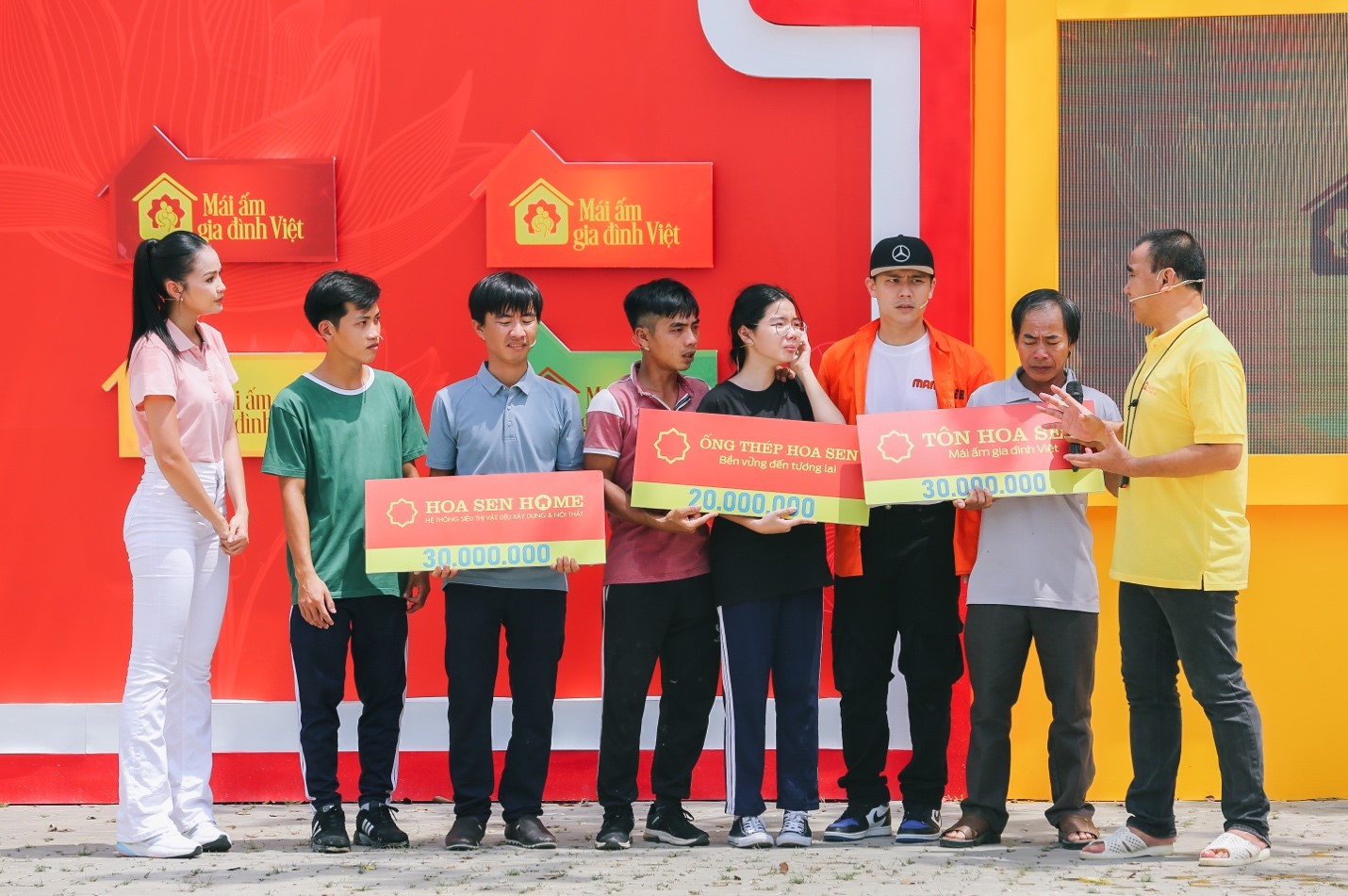 "M&aacute;i ấm gia đ&igrave;nh Việt" v&agrave;o bầu chọn- Ảnh 1.