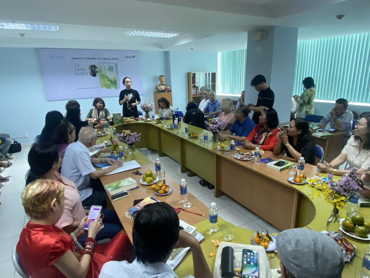 Gặp gỡ nhà văn Trung Quốc Tạ Lăng Khiết ở TP HCM- Ảnh 1.
