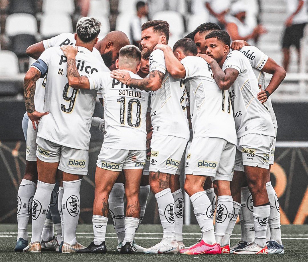 Santos của Pele xuống hạng lần đầu sau 111 năm- Ảnh 1.