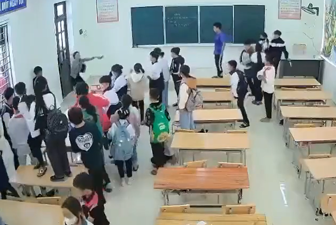 Vụ cô giáo bị học sinh ném dép: Tạm đình chỉ Hiệu trưởng- Ảnh 2.