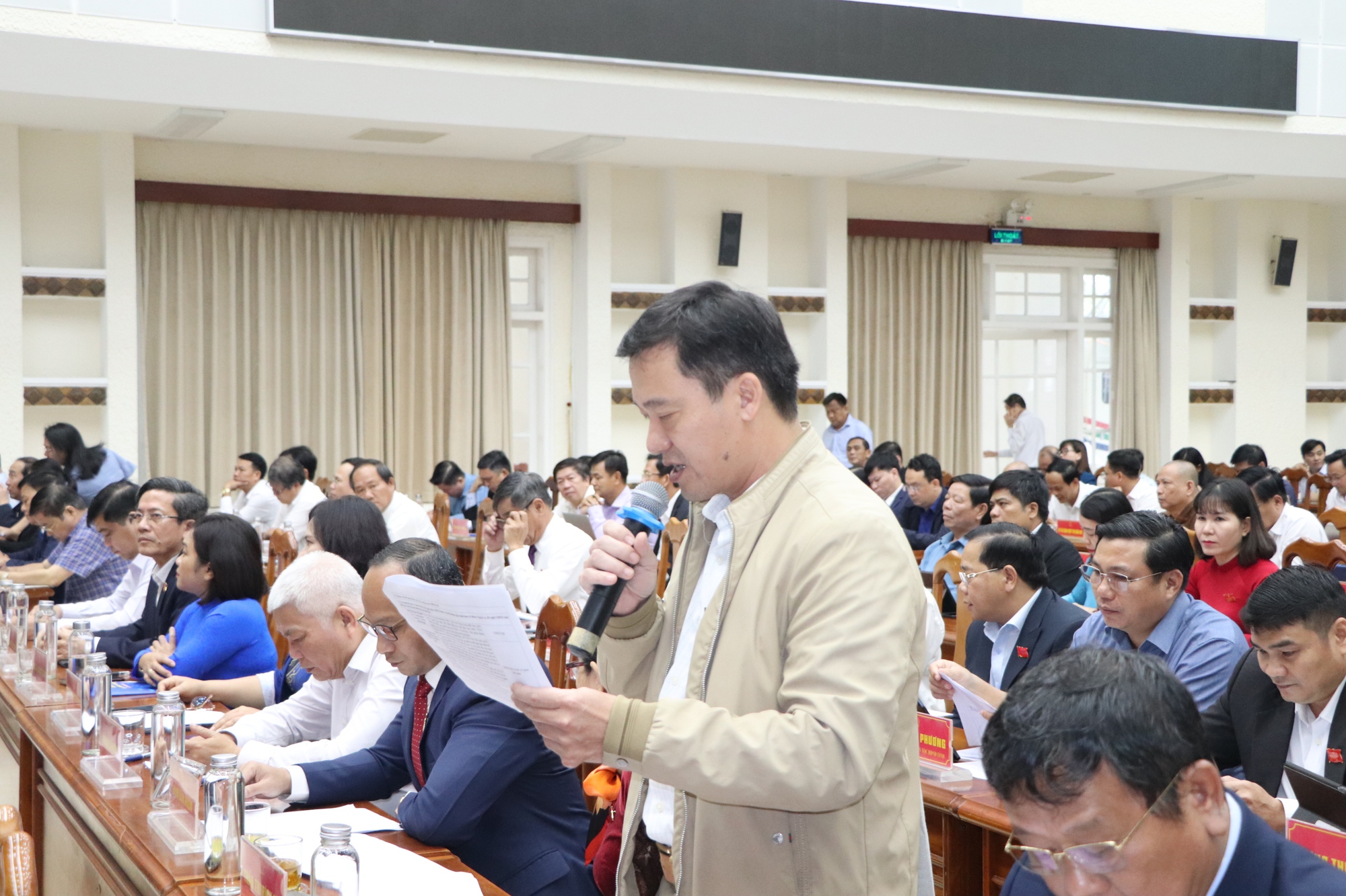 Đại biểu HĐND Quảng Nam: C&aacute;n bộ sợ sai, kh&ocirc;ng d&aacute;m l&agrave;m g&acirc;y bức x&uacute;c- Ảnh 2.