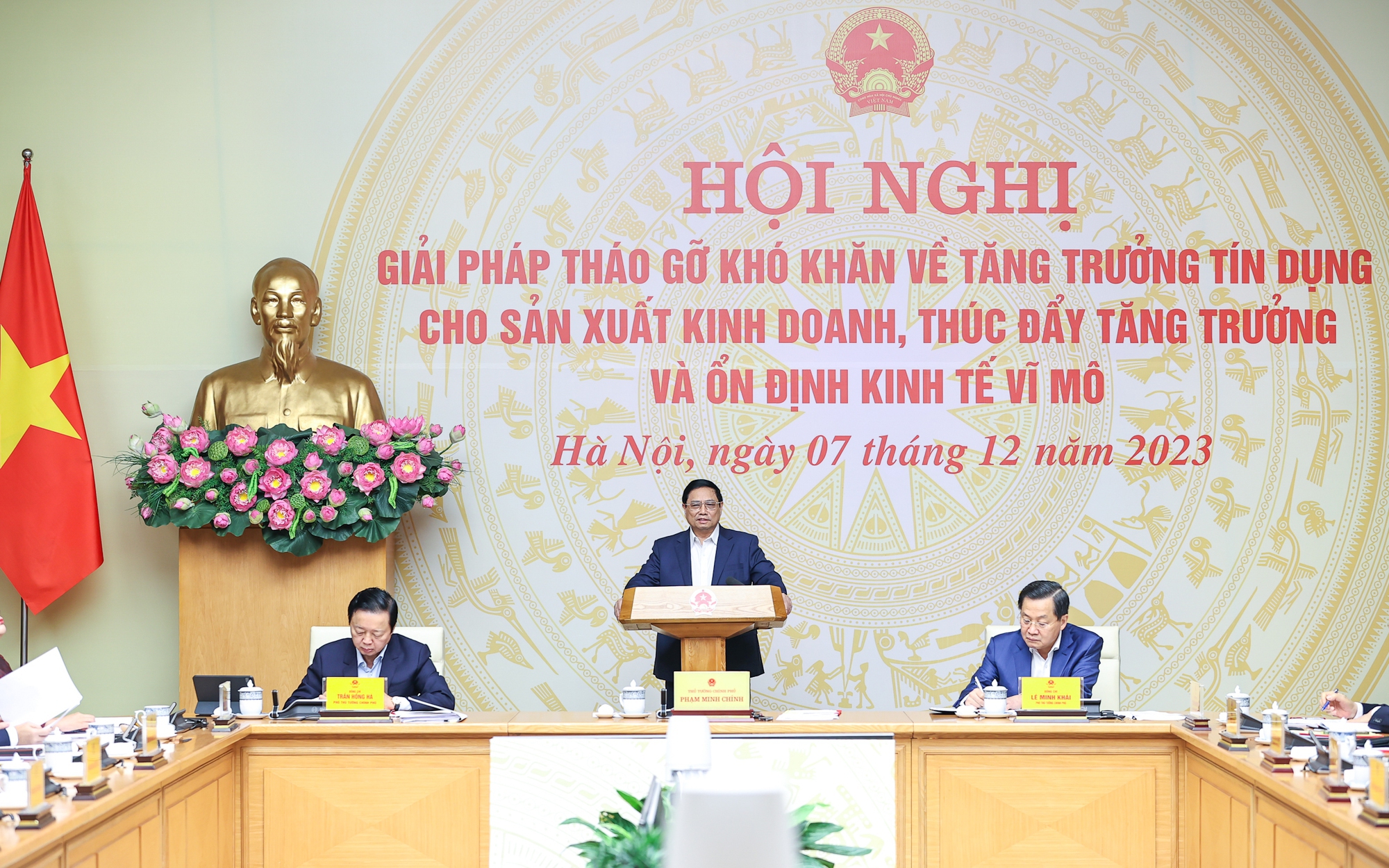 Thủ tướng chủ trì hội nghị tháo gỡ khó khăn về vốn cho nền kinh tế