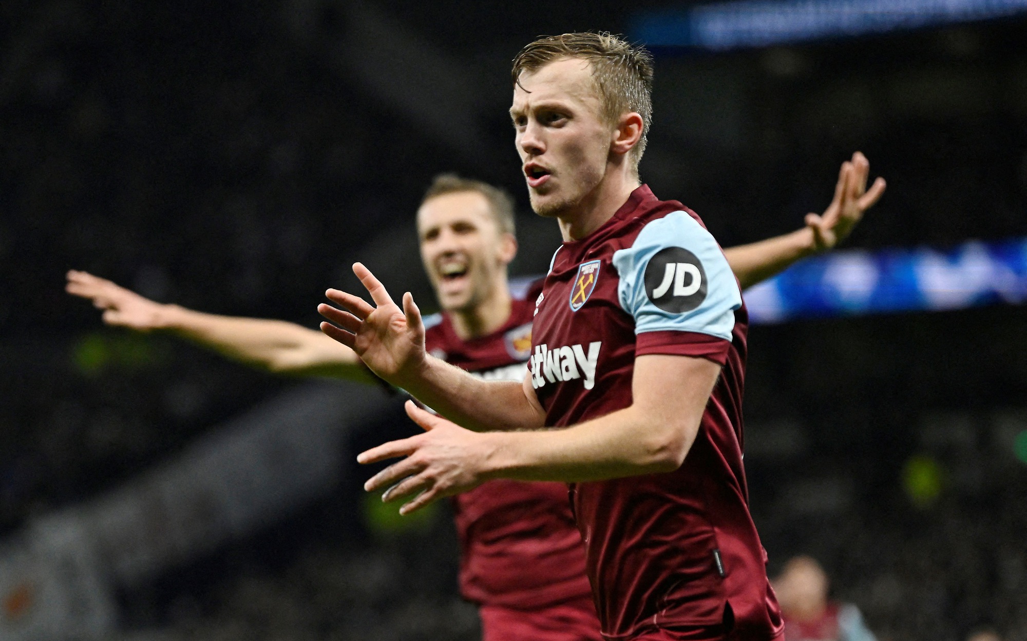 Thua ngược ngỡ ngàng, Tottenham lập kỷ lục buồn Ngoại hạng Anh