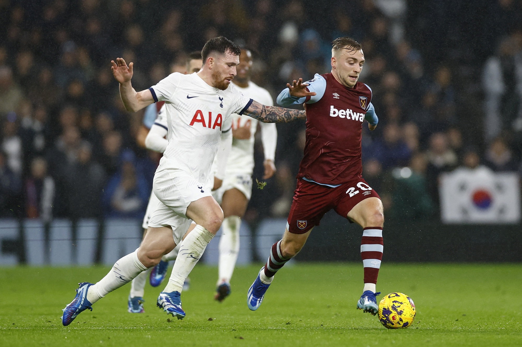 Thua ngược ngỡ ng&agrave;ng, Tottenham lập kỷ lục buồn Ngoại hạng Anh- Ảnh 4.