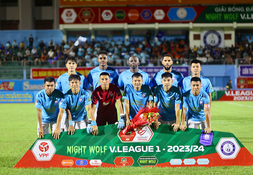 HLV V&otilde; Đ&igrave;nh T&acirc;n nộp đơn từ chức, CLB Kh&aacute;nh H&ograve;a rơi v&agrave;o thế kh&oacute;- Ảnh 1.