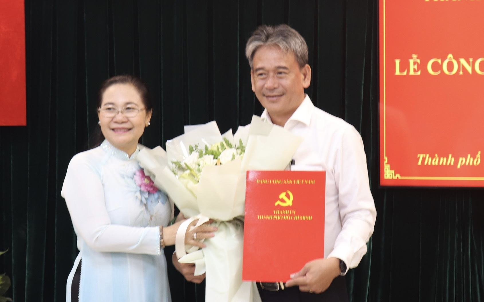 TP HCM công bố và trao quyết định cán bộ