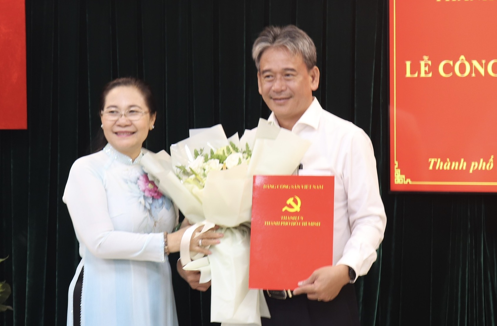TP HCM công bố và trao quyết định cán bộ - Ảnh 2.