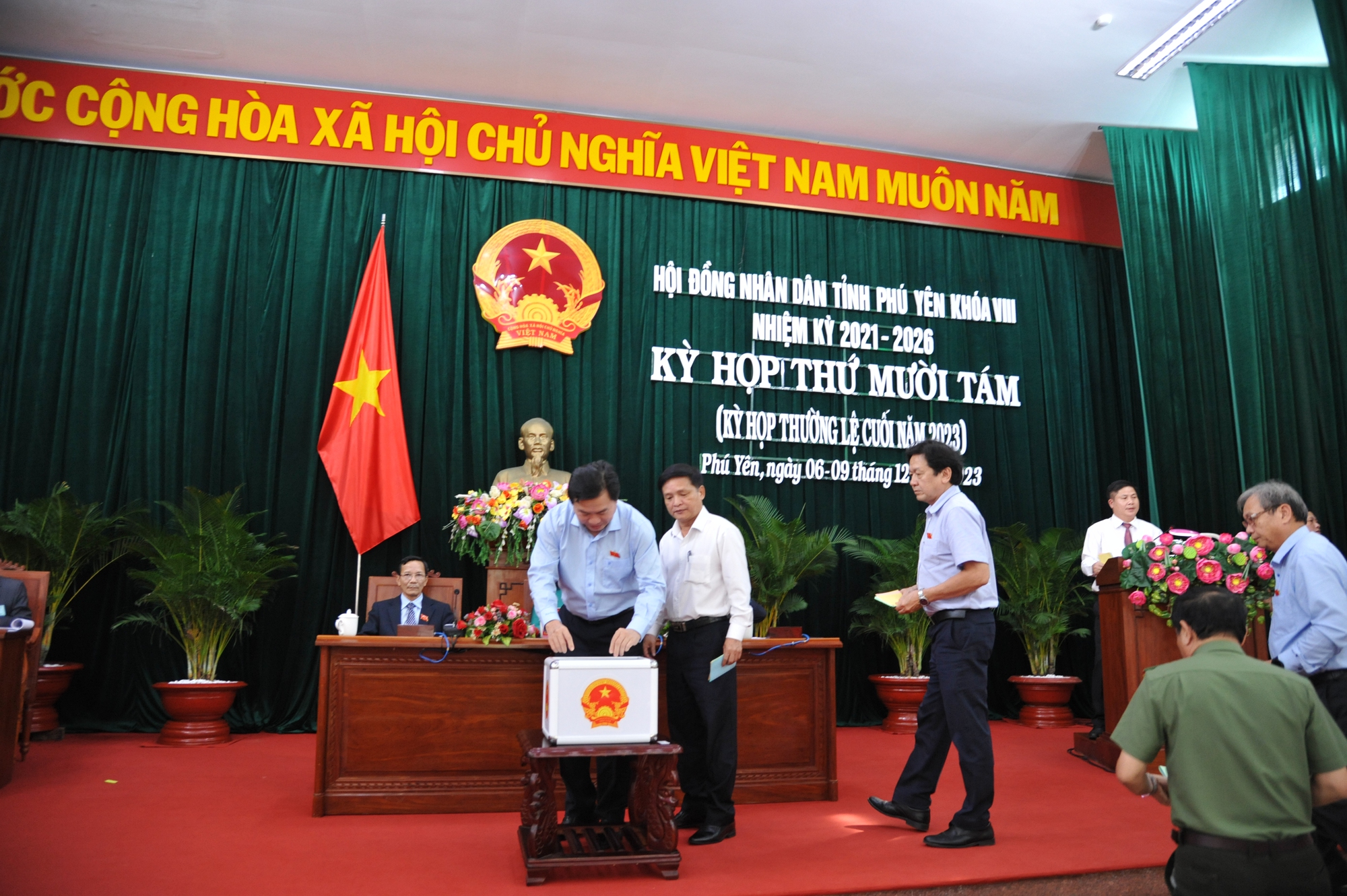 Ai đạt phiếu tín nhiệm cao nhất ở tỉnh Phú Yên?- Ảnh 2.