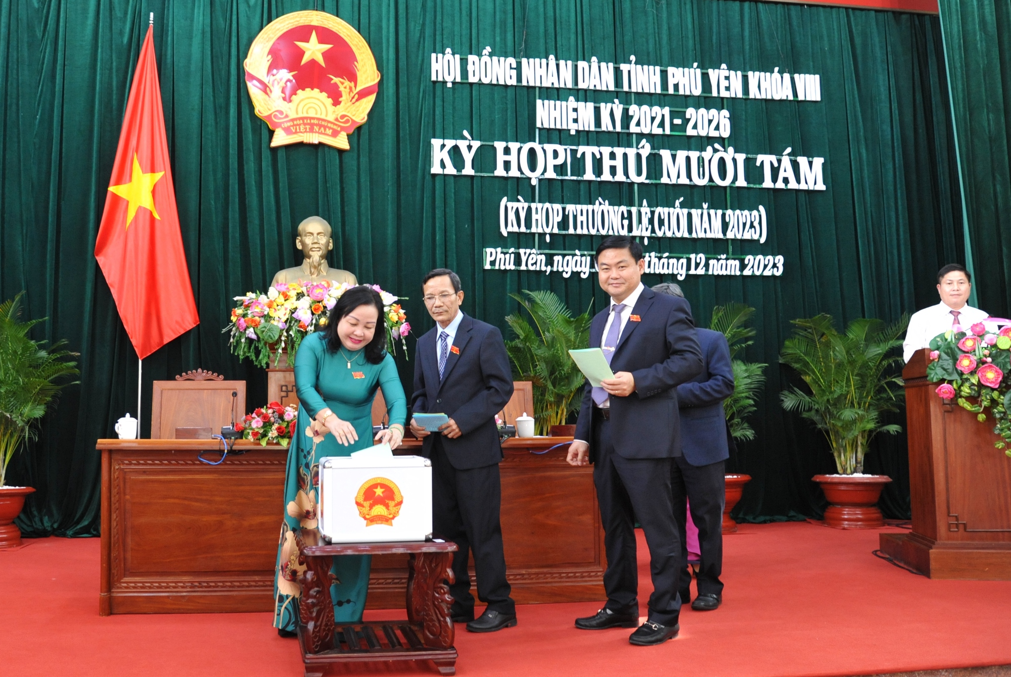 Ai đạt phiếu tín nhiệm cao nhất ở tỉnh Phú Yên?- Ảnh 1.