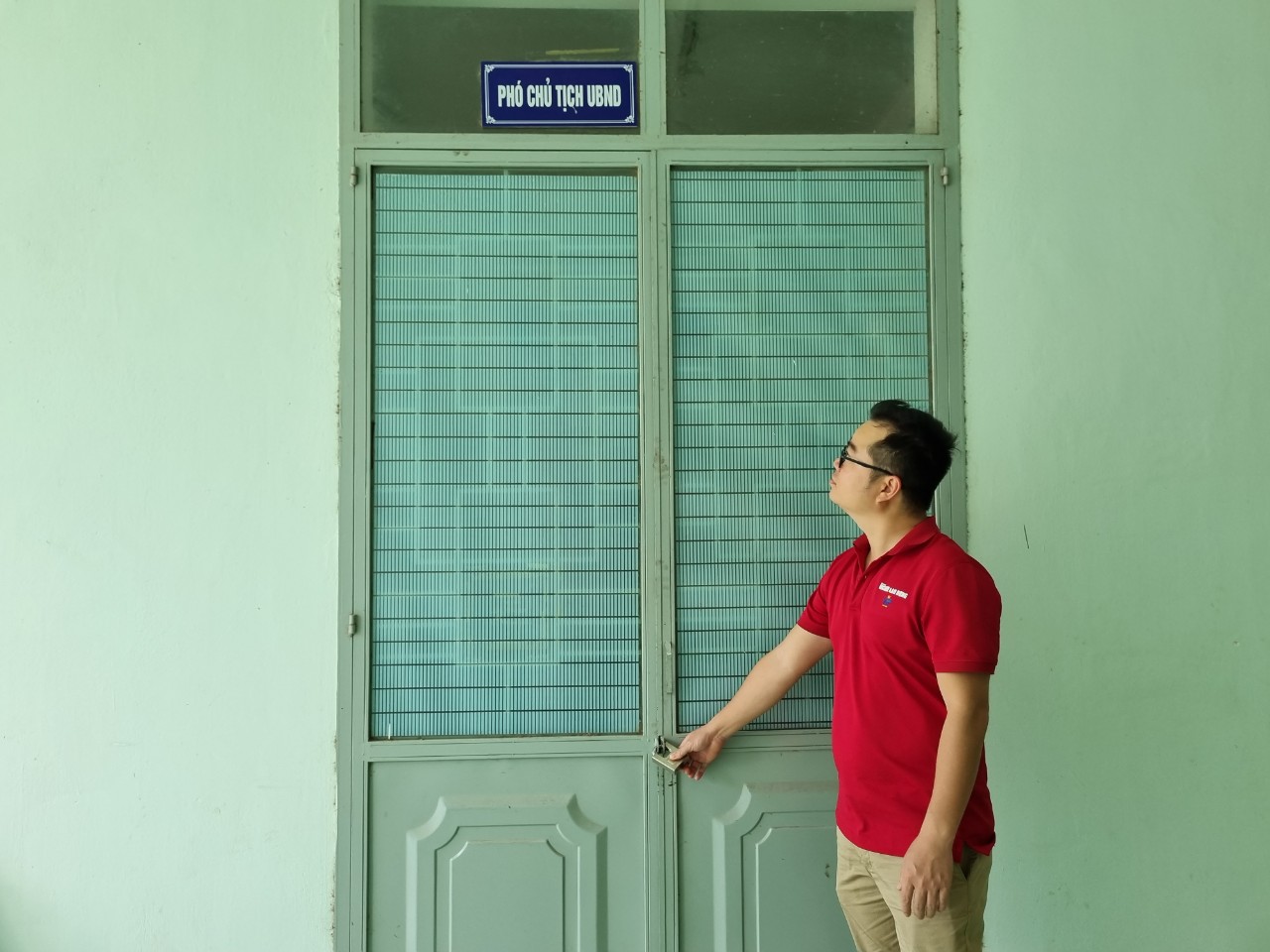 Giờ h&agrave;nh ch&iacute;nh, trụ sở UBND x&atilde; vắng như &hellip; "ch&ugrave;a b&agrave; đanh"- Ảnh 3.