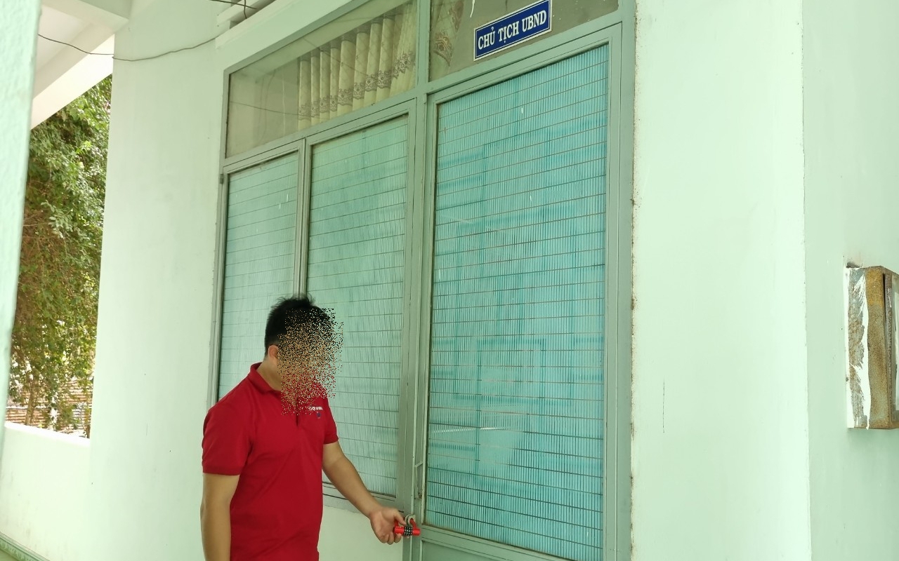 Giờ hành chính, trụ sở UBND xã vắng như … "chùa bà đanh"
