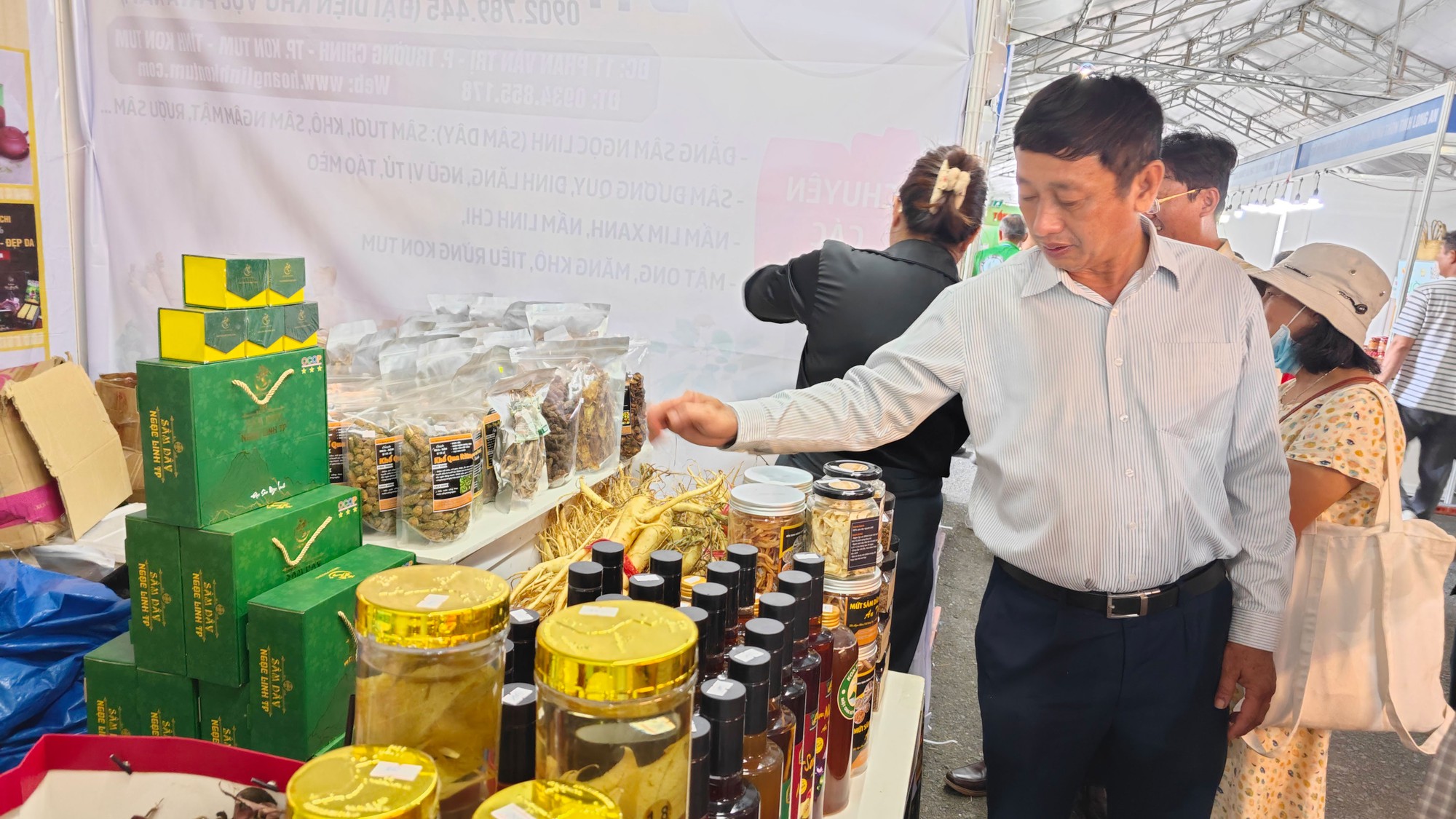 Đ&ocirc;ng tr&ugrave;ng hạ thảo, s&acirc;m Ngọc Linh.... kh&ocirc;ng c&ograve;n qu&aacute; xa xỉ- Ảnh 1.