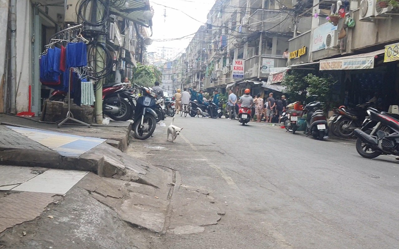 Người đàn ông nghi "ngáo đá" phóng hỏa đốt nhà