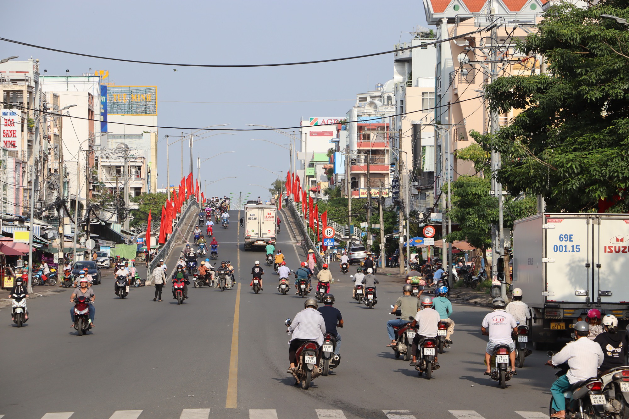 Đường phố Cà Mau rực rỡ trước ngày hội lớn- Ảnh 5.
