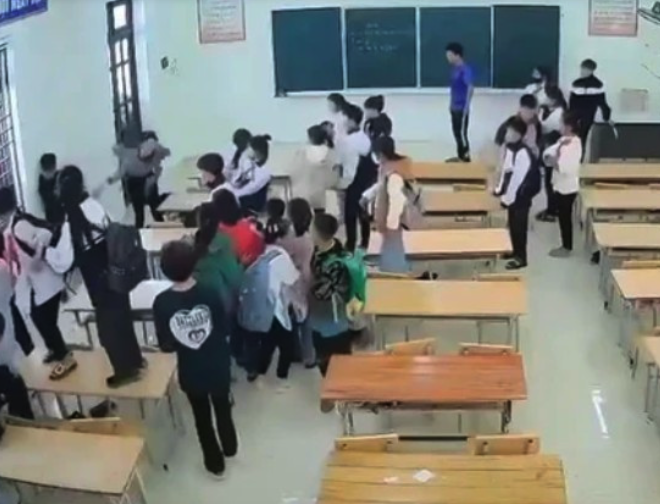 Cô giáo bị học sinh ném dép: Lỗi lớn nhất thuộc về hiệu trưởng
- Ảnh 1.