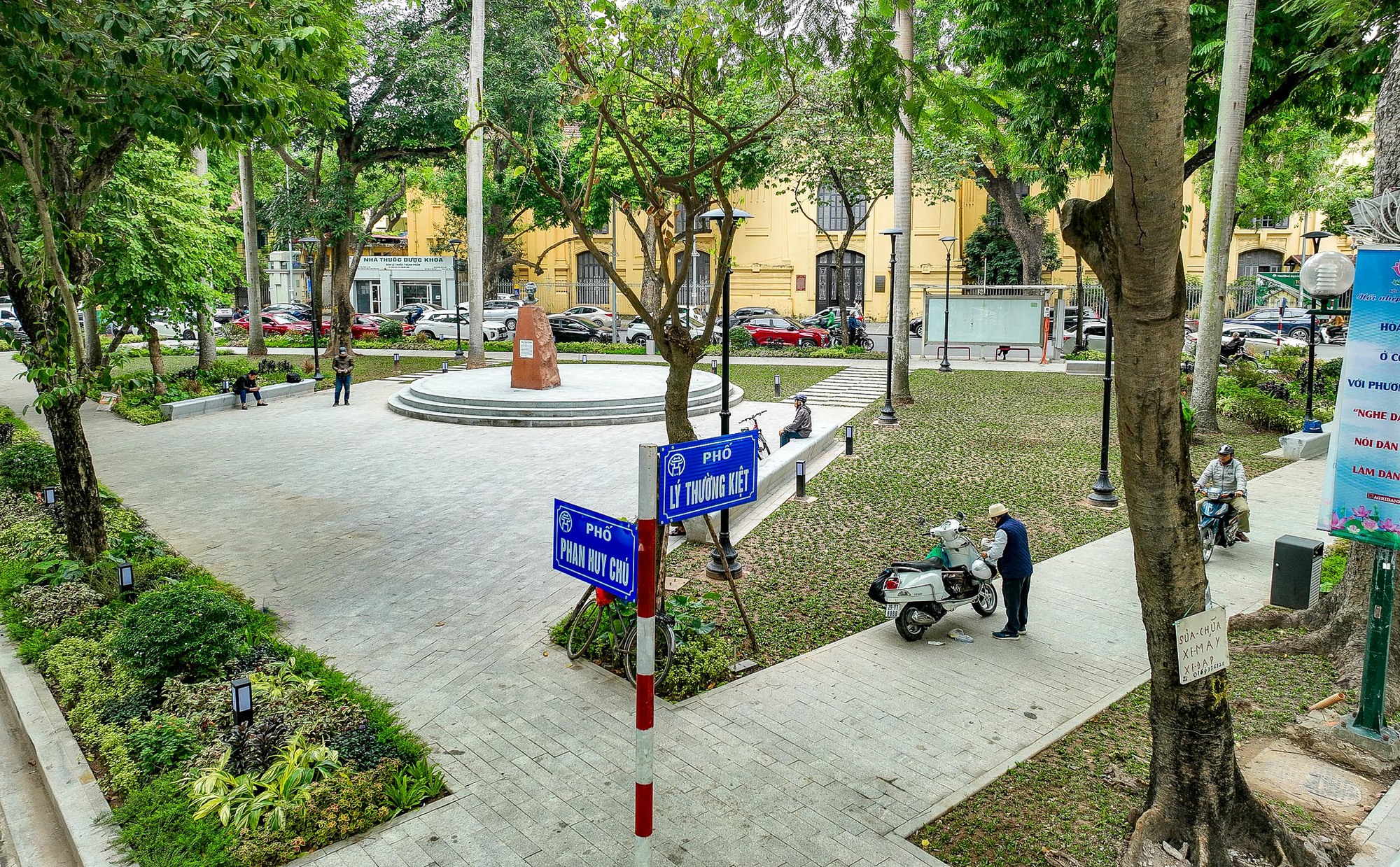 Cận cảnh vườn hoa được đầu tư 3 tỉ đồng để cải tạo- Ảnh 6.