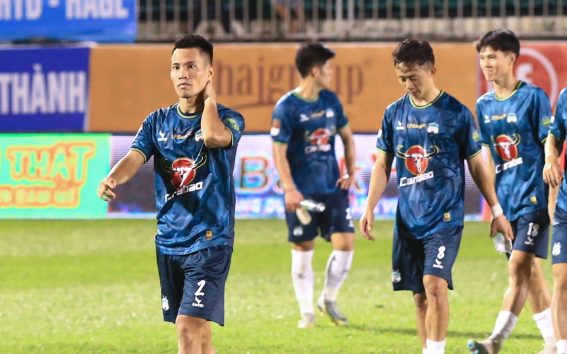 HAGL gục ngã sau trận, Hoàng Đức động viên Minh Vương- Ảnh 4.