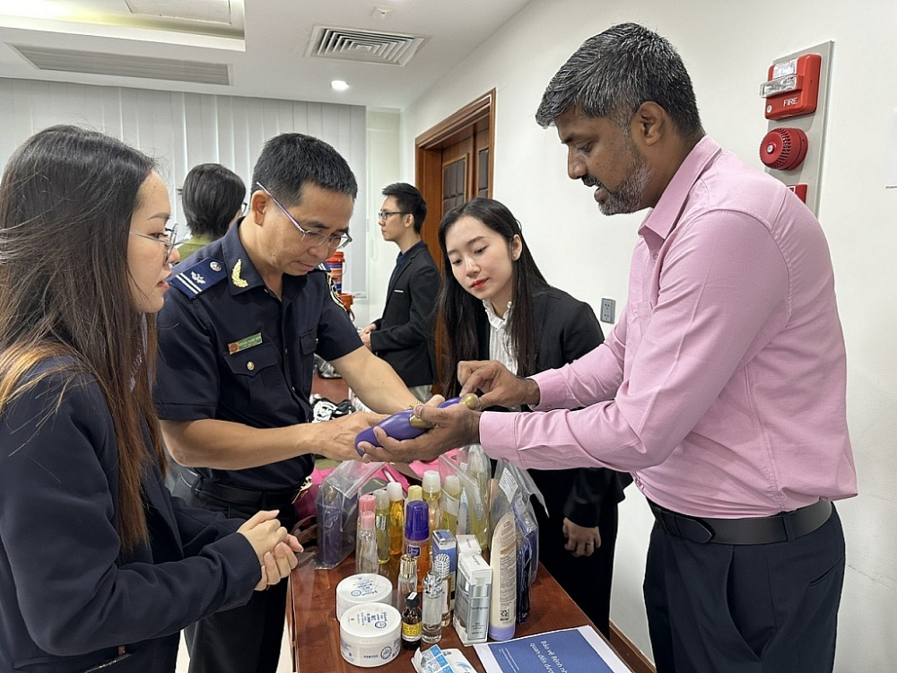 Vì sao số vụ vi phạm hàng giả, hàng lậu ngày càng tăng?- Ảnh 1.