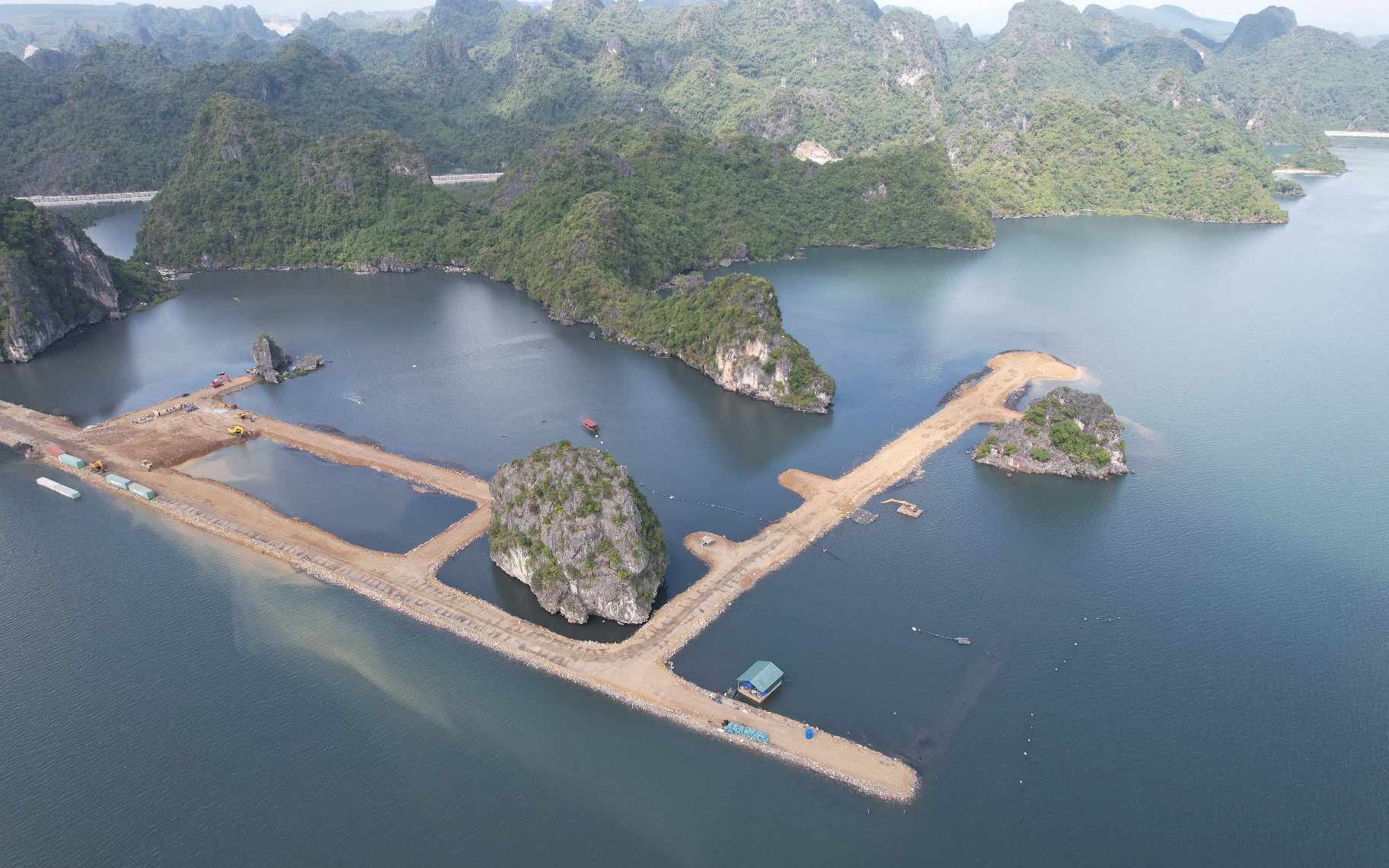 Vụ san lấp vùng đệm vịnh Hạ Long làm khu đô thị, Bộ Xây dựng băn khoăn tính pháp lý?