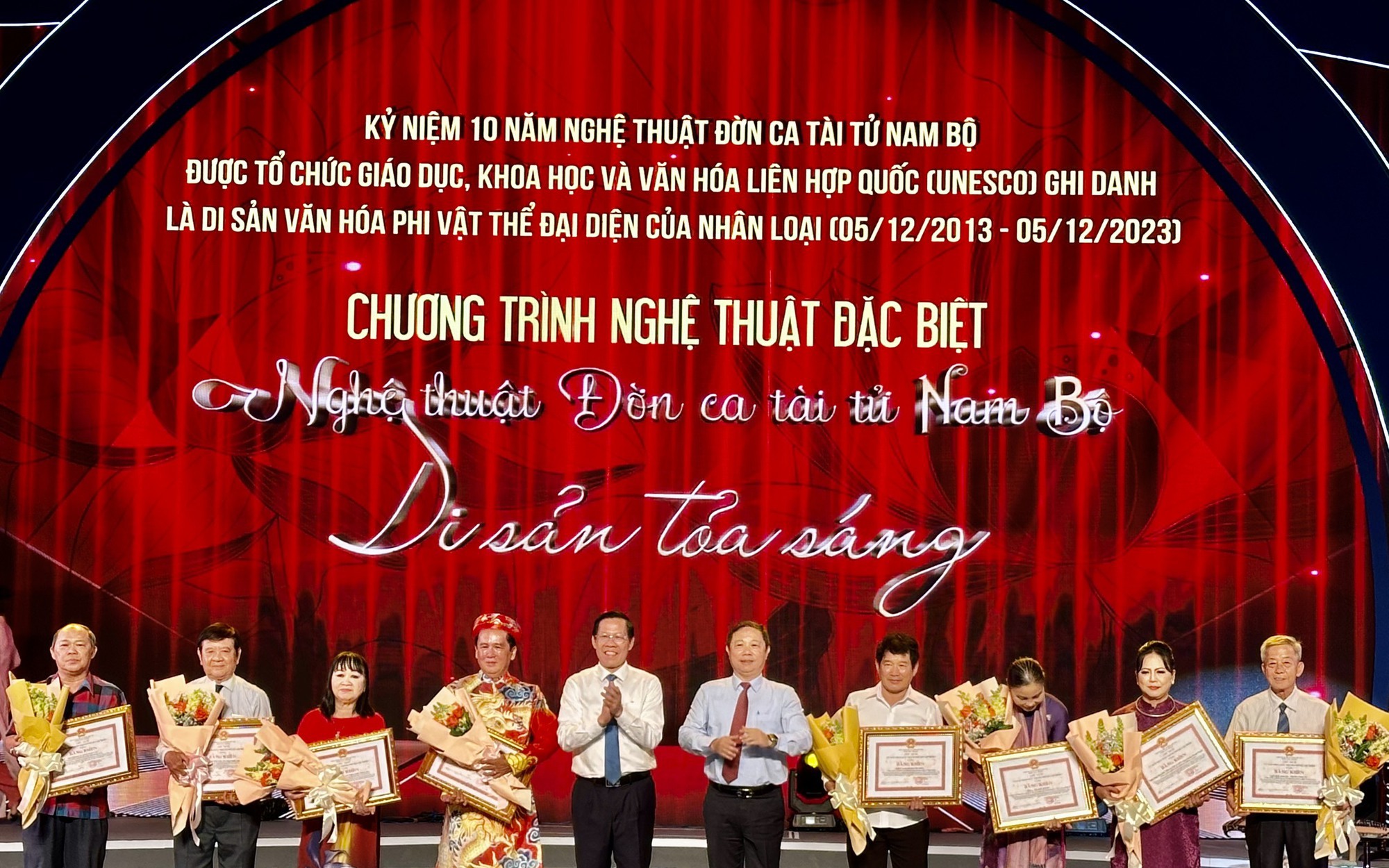 Rực rỡ chương trình nghệ thuật “Đờn ca tài tử Nam Bộ - Di sản tỏa sáng”